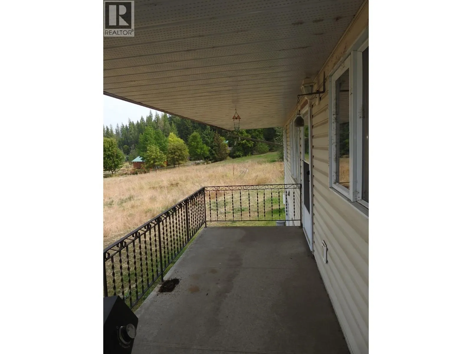 4596 Back Enderby Road