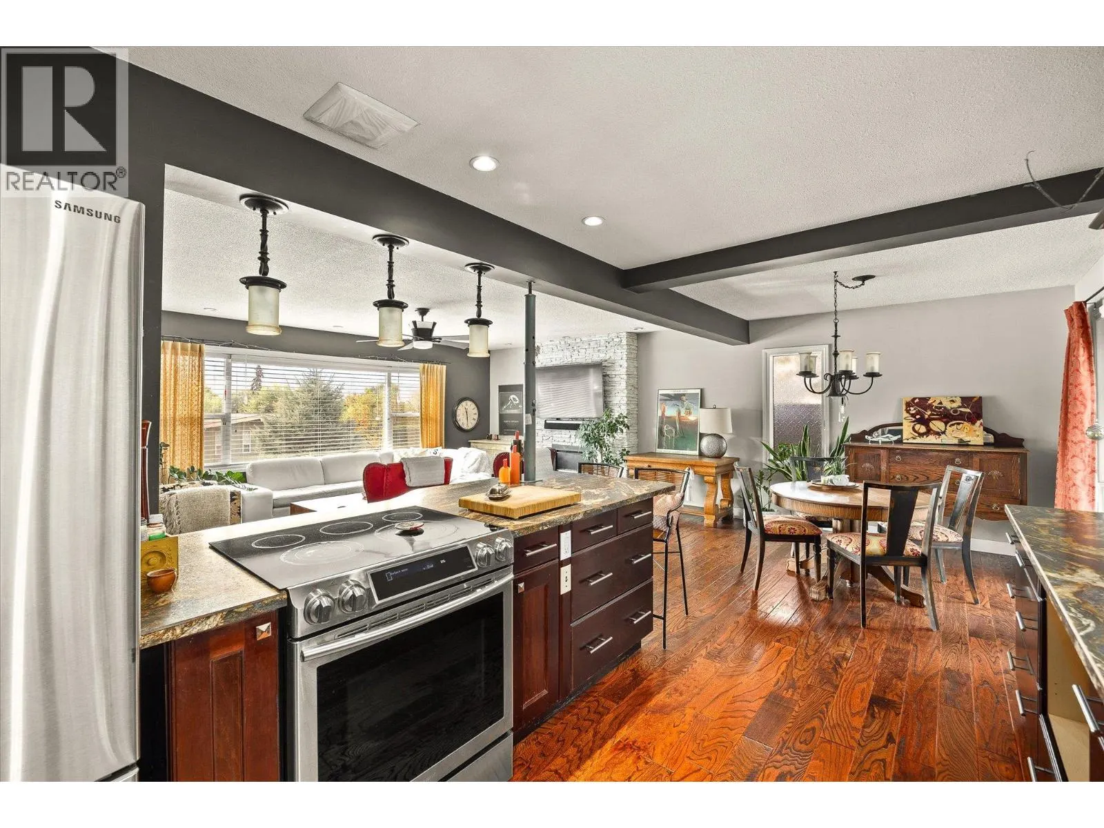 1508 Pinehurst Crescent