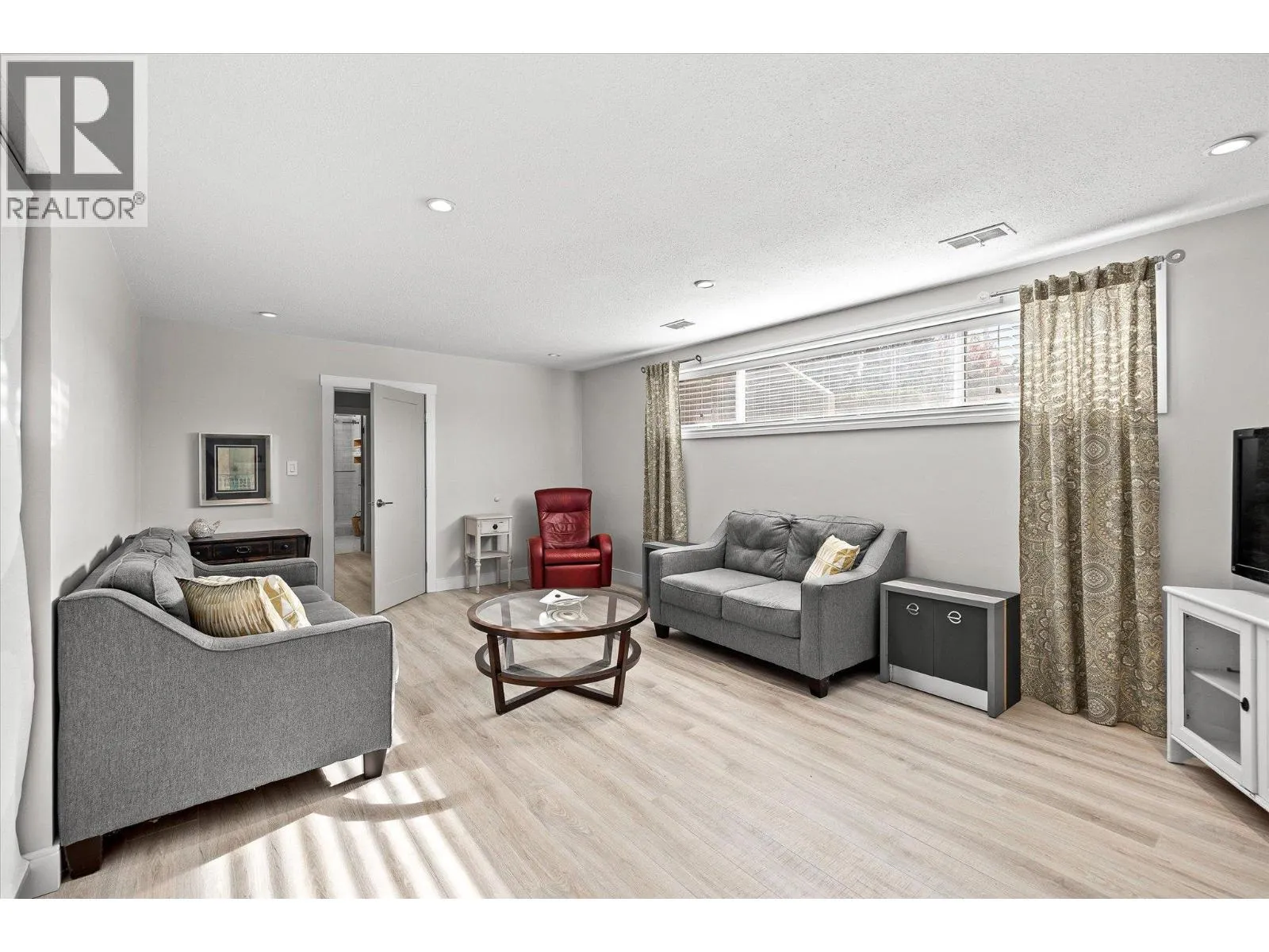 1508 Pinehurst Crescent