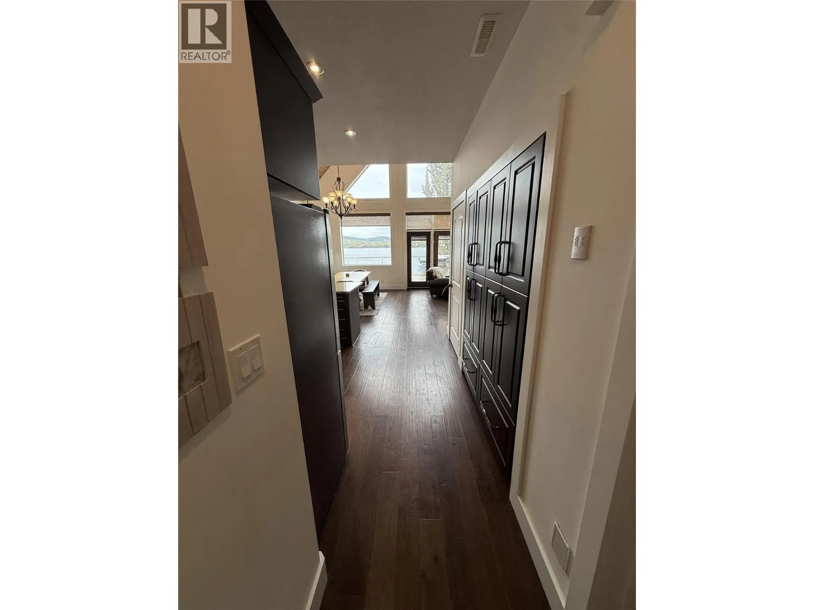 6986 South Moberly Lake Road