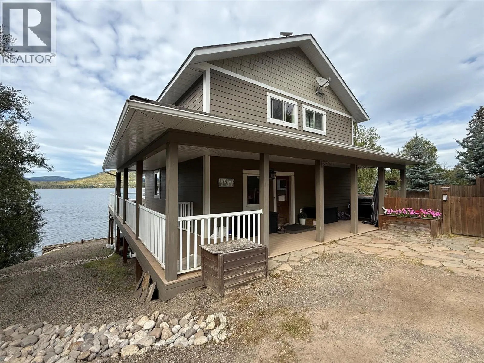 6986 South Moberly Lake Road
