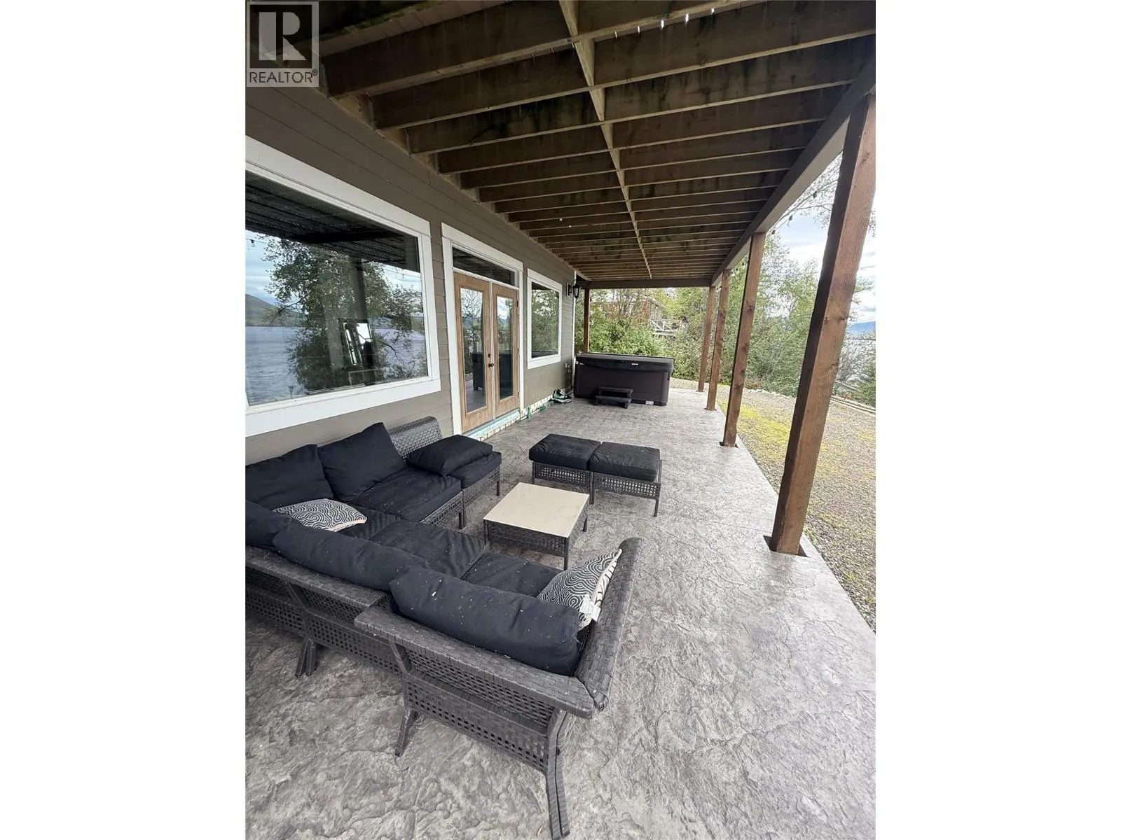 6986 South Moberly Lake Road