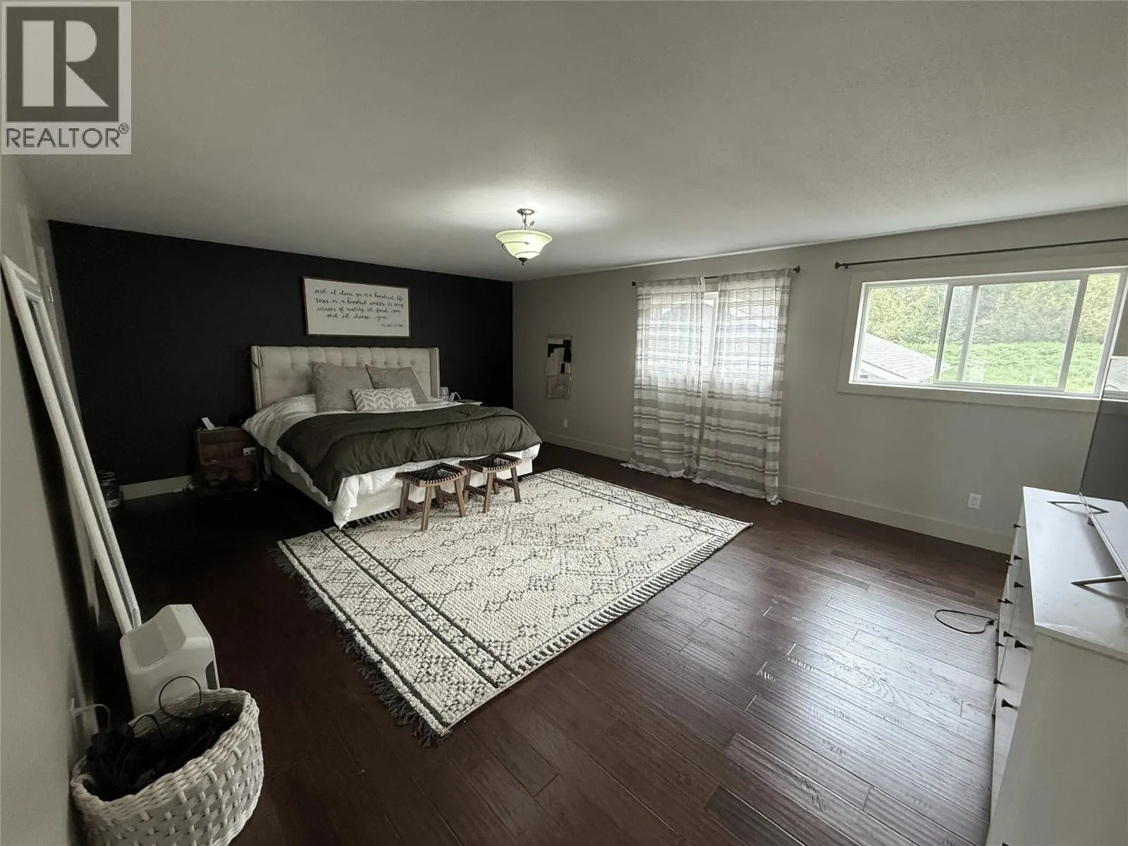 6986 South Moberly Lake Road