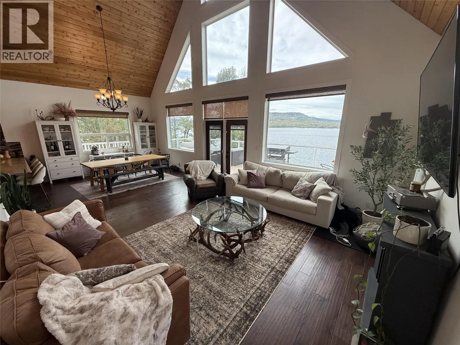 6986 South Moberly Lake Road