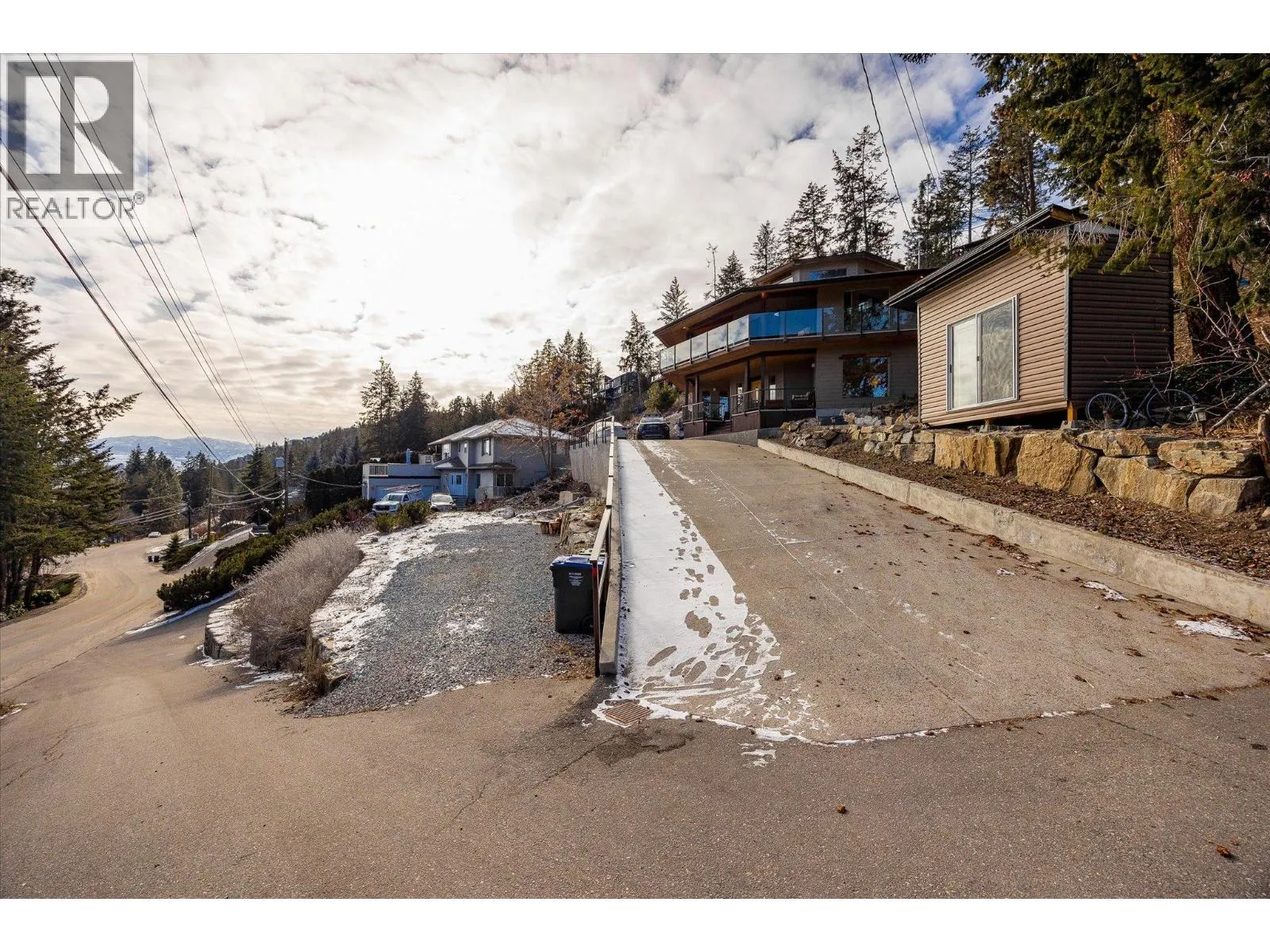 1446 Scott Crescent