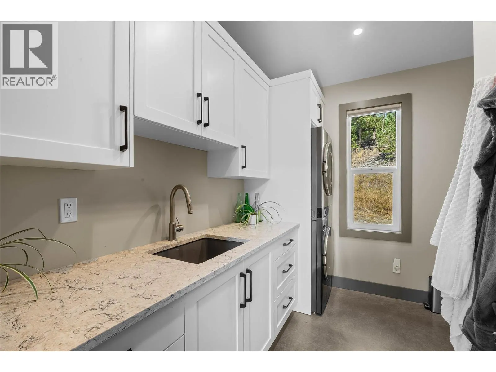 10076 Tranquille-Criss Creek Road