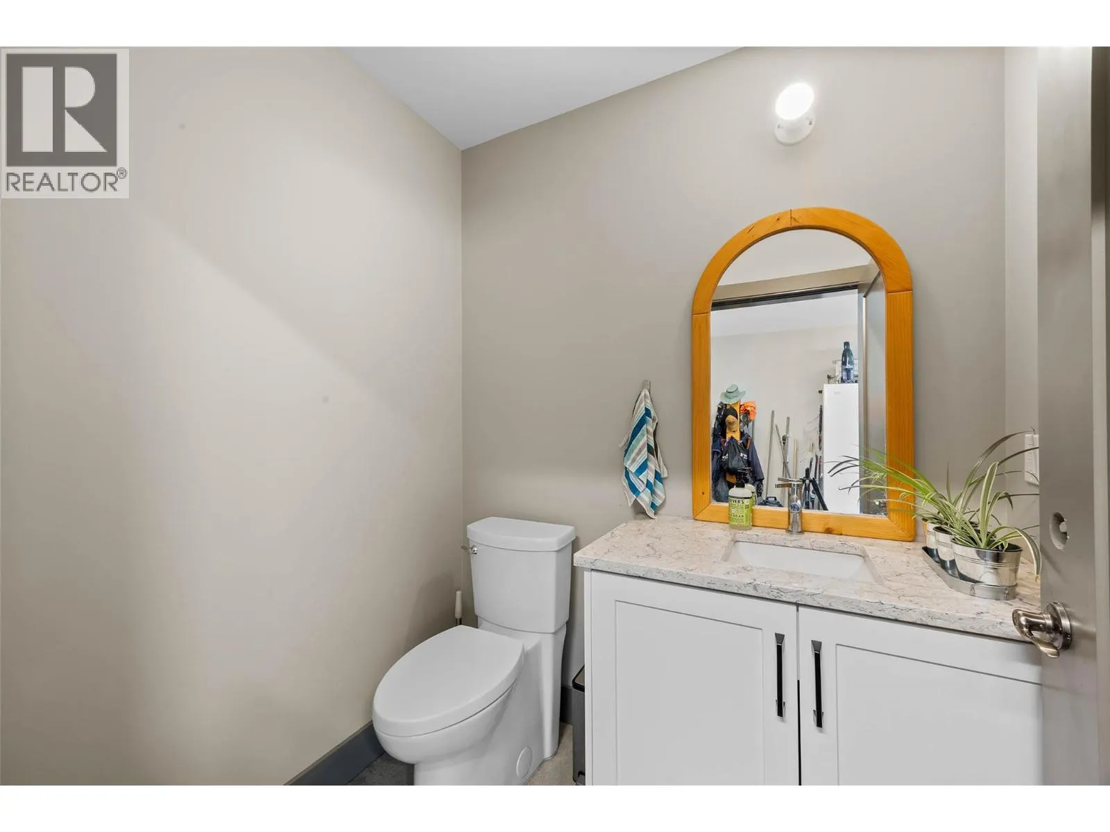 10076 Tranquille-Criss Creek Road