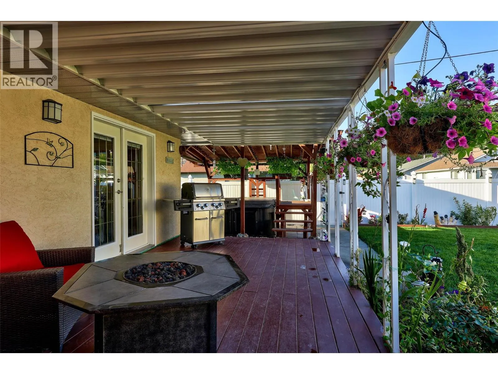 985 Schreiner Street