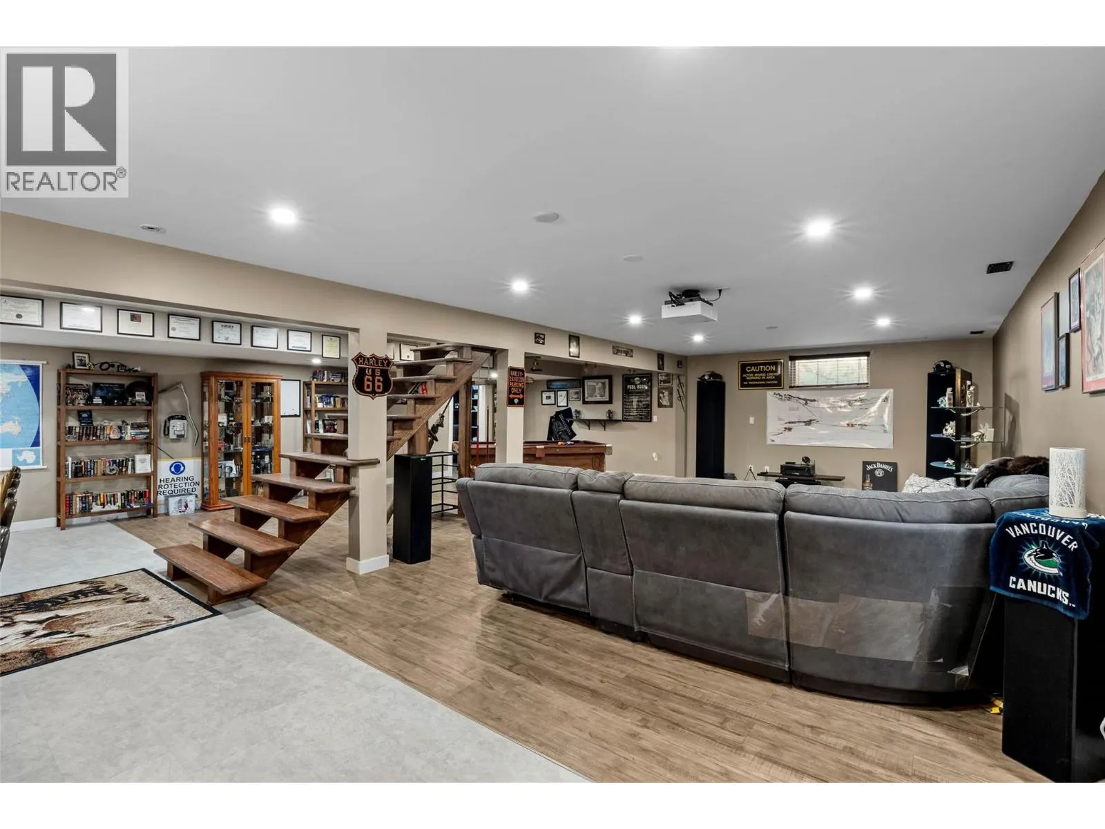 985 Schreiner Street