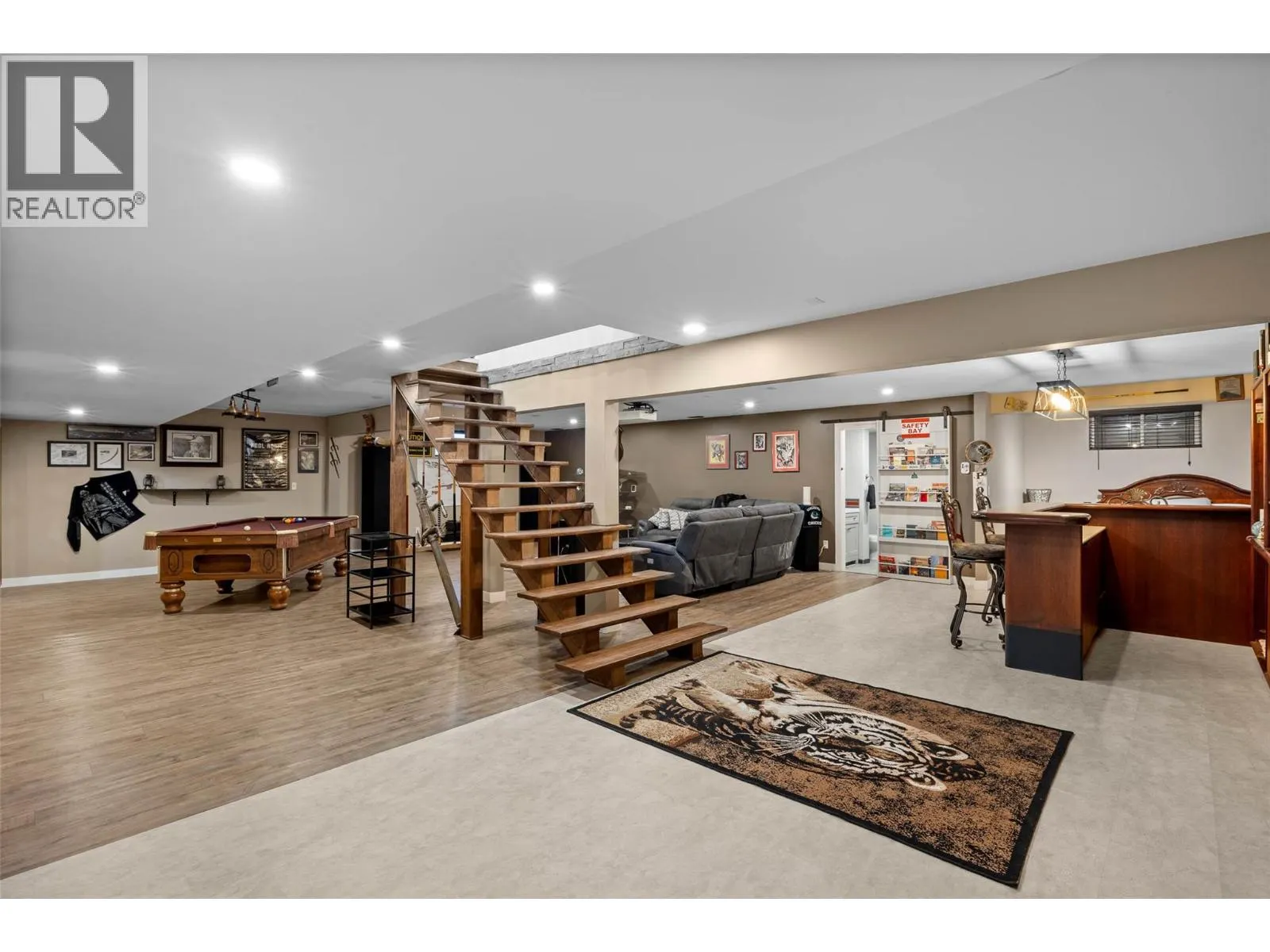 985 Schreiner Street