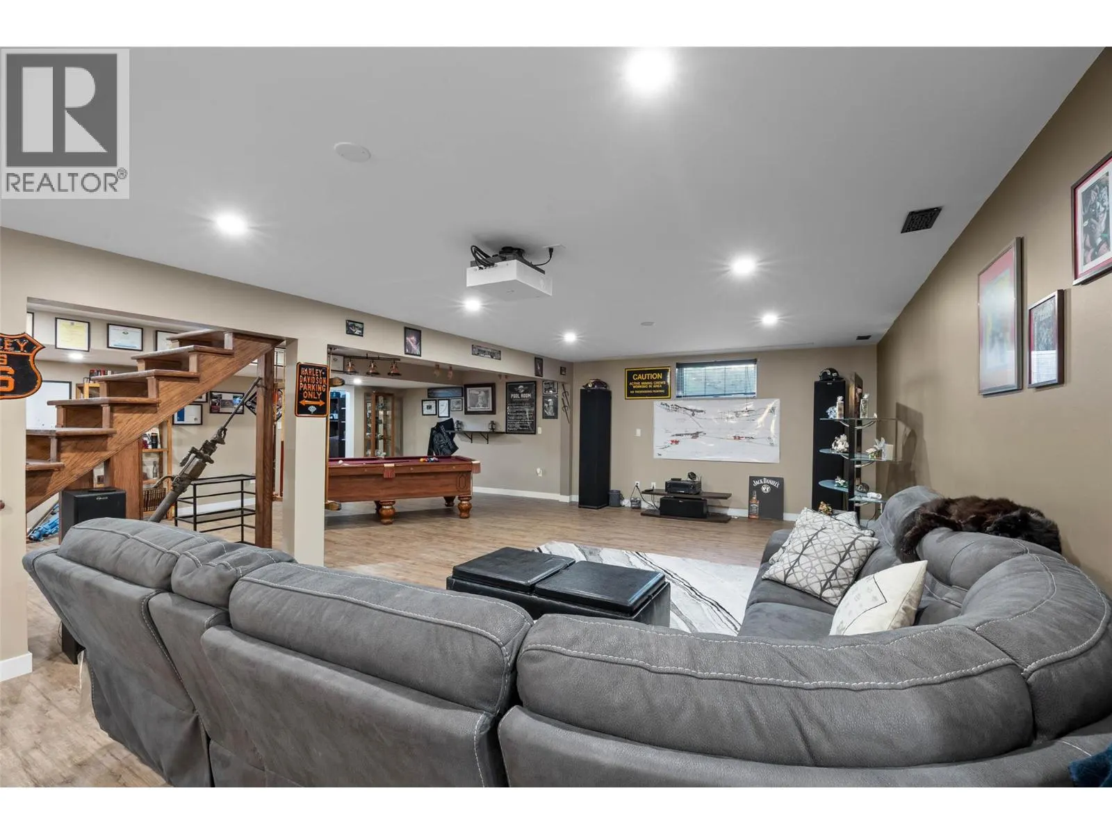 985 Schreiner Street