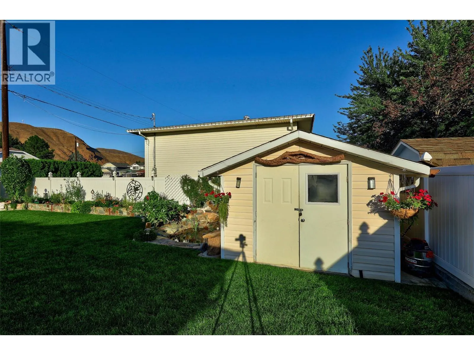 985 Schreiner Street