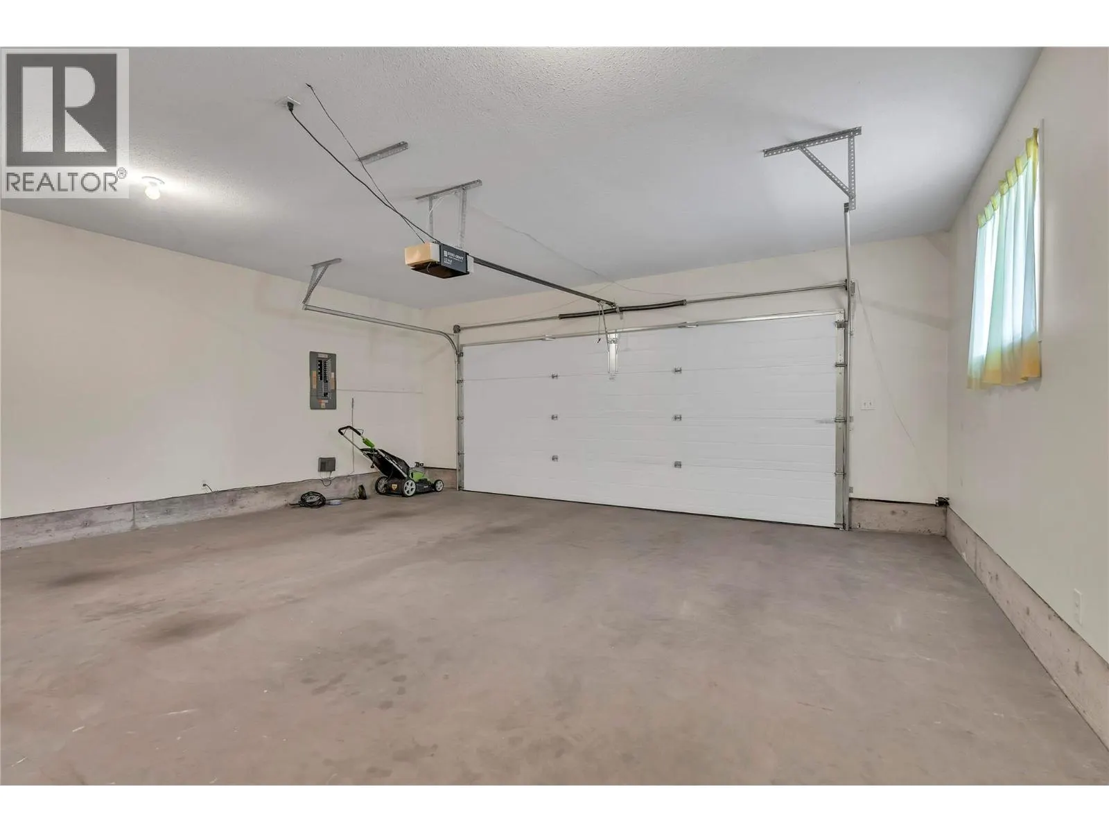 138 Okanagan Avenue W