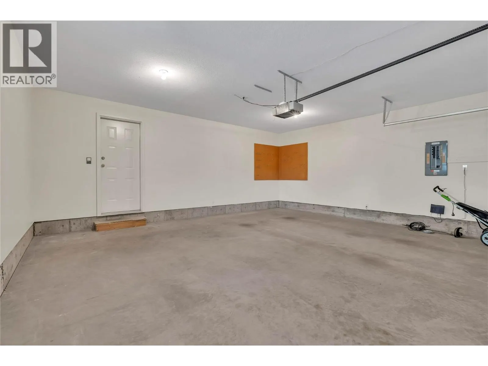 138 Okanagan Avenue W