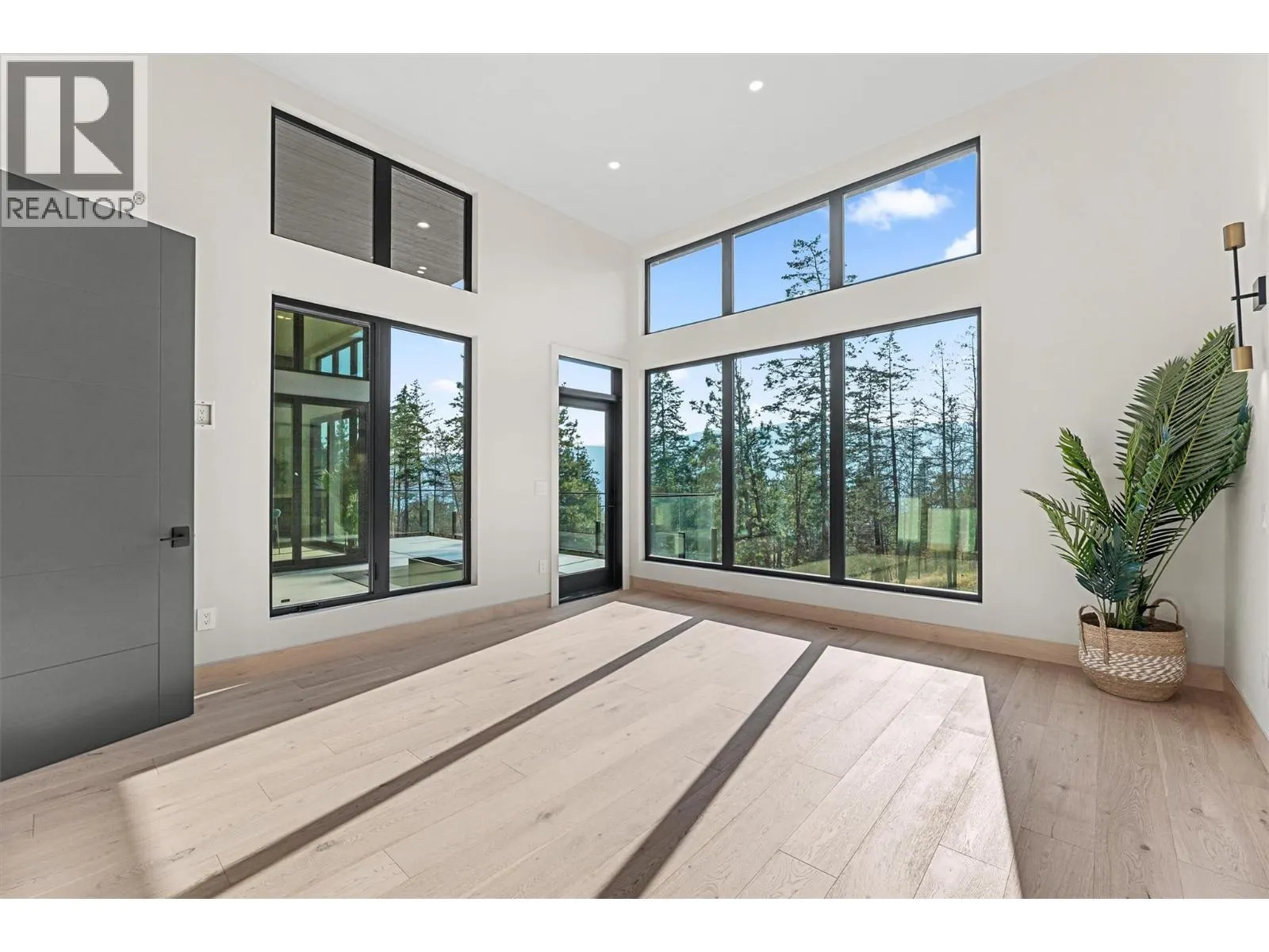 10218 Beacon Hill Drive