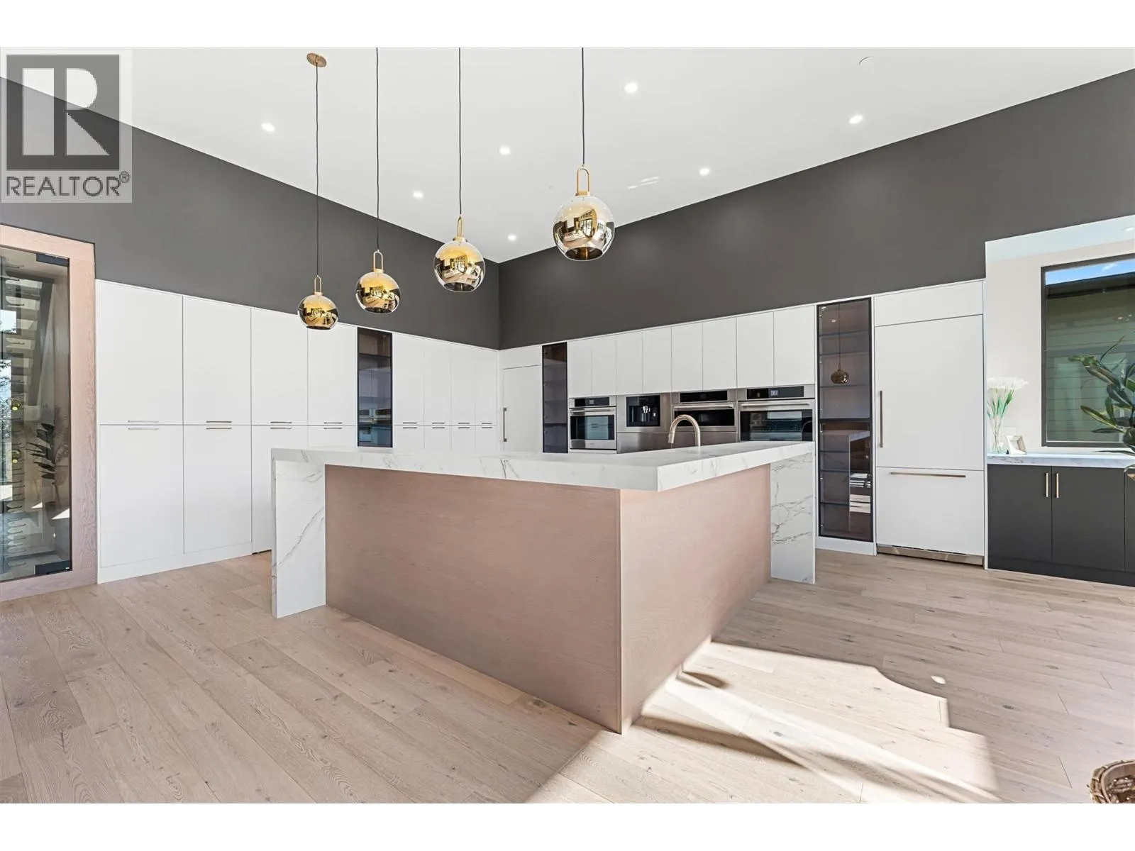 10218 Beacon Hill Drive