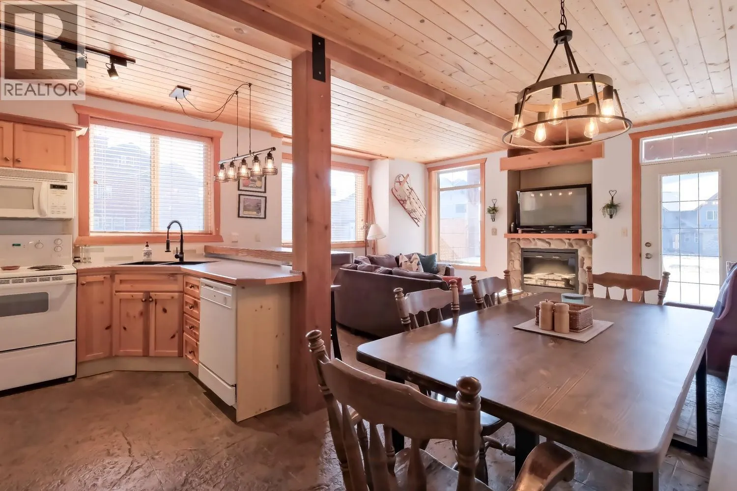 110 CLEARVIEW Crescent Unit# 103