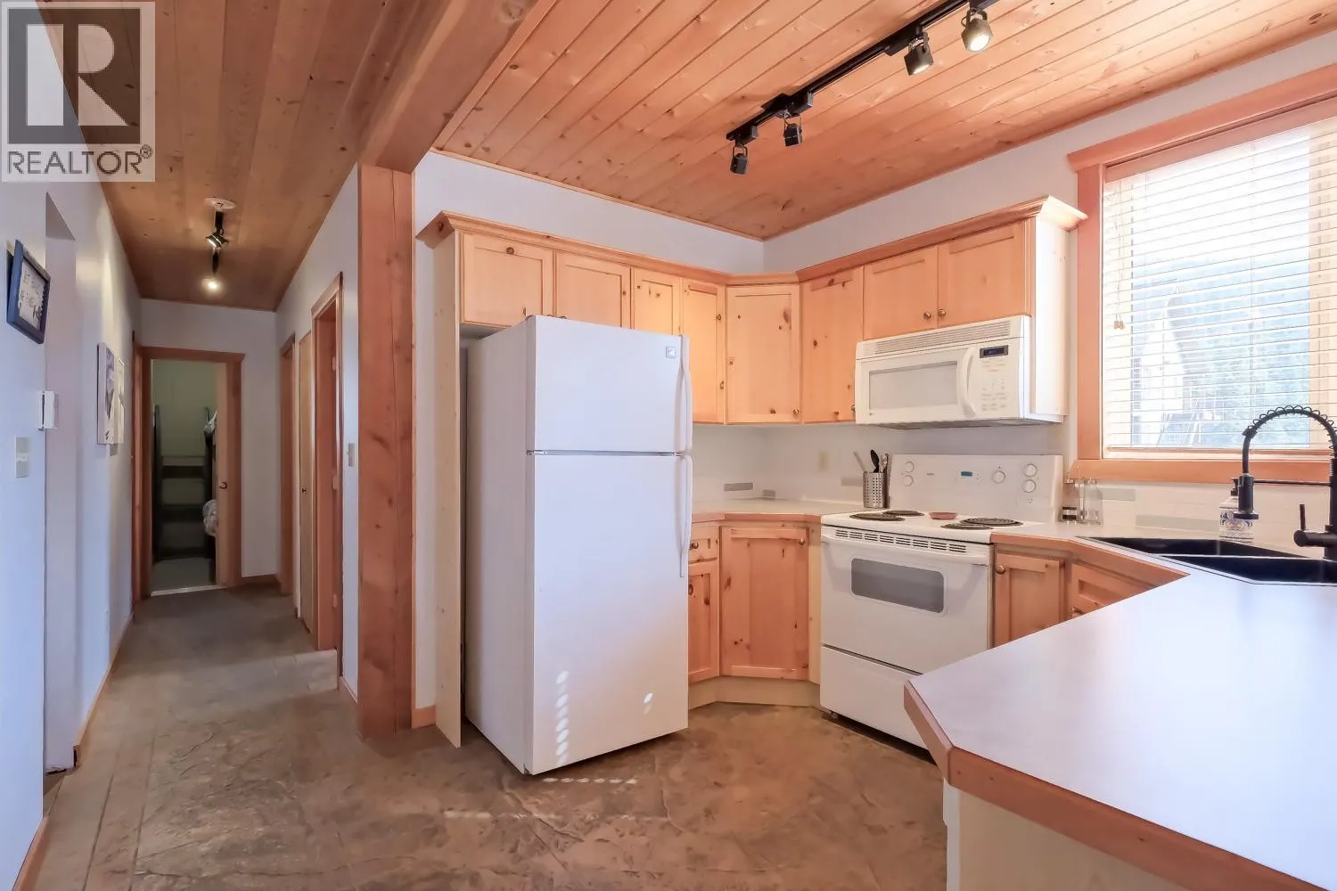 110 CLEARVIEW Crescent Unit# 103