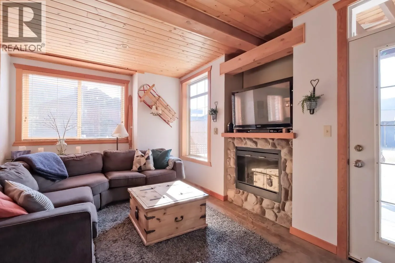 110 CLEARVIEW Crescent Unit# 103