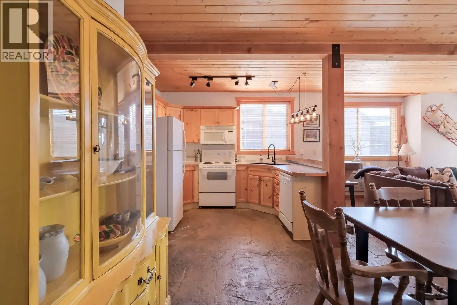 110 CLEARVIEW Crescent Unit# 103