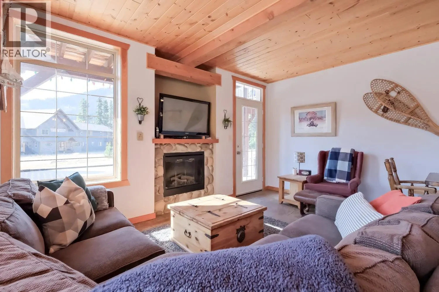 110 CLEARVIEW Crescent Unit# 103