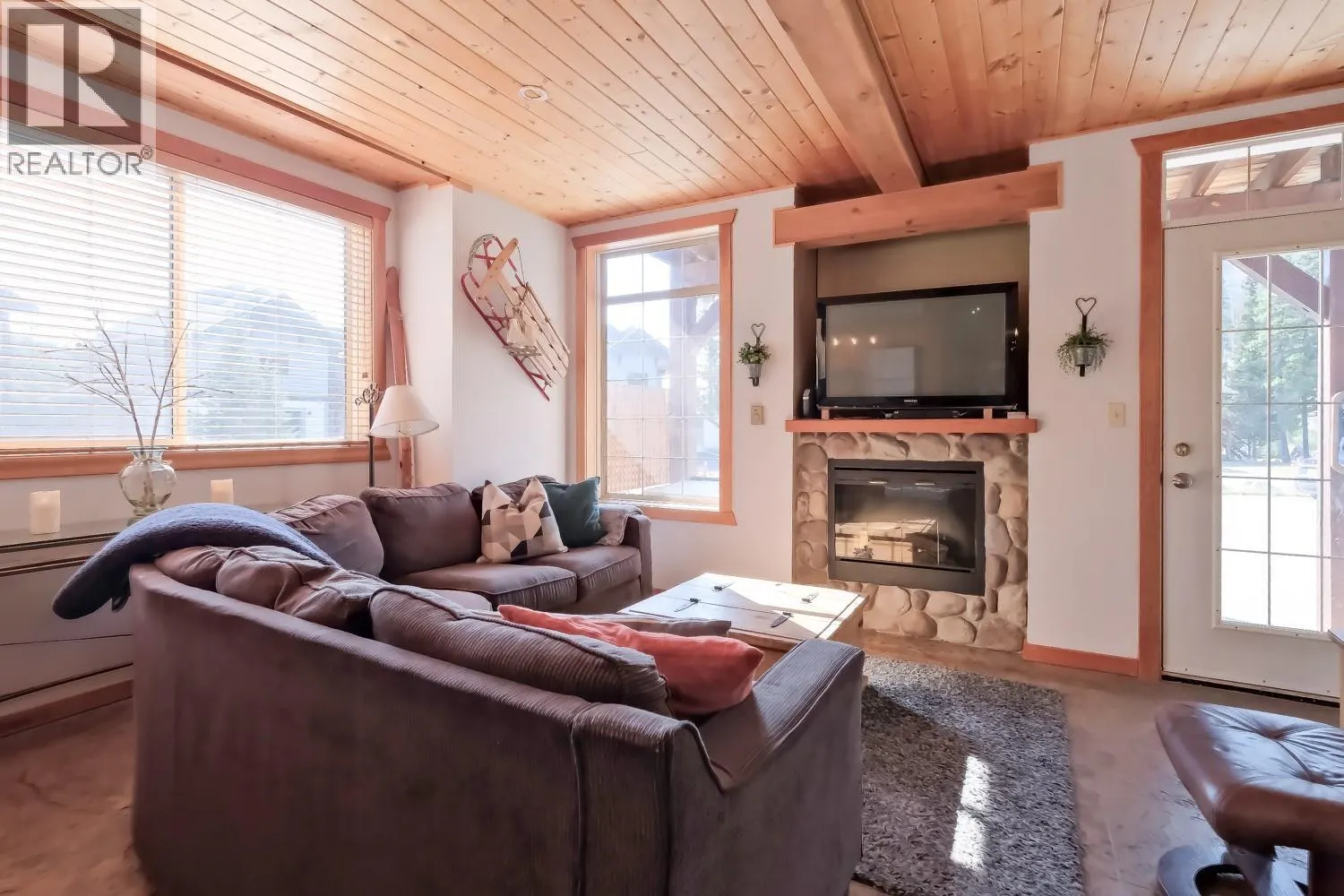 110 CLEARVIEW Crescent Unit# 103