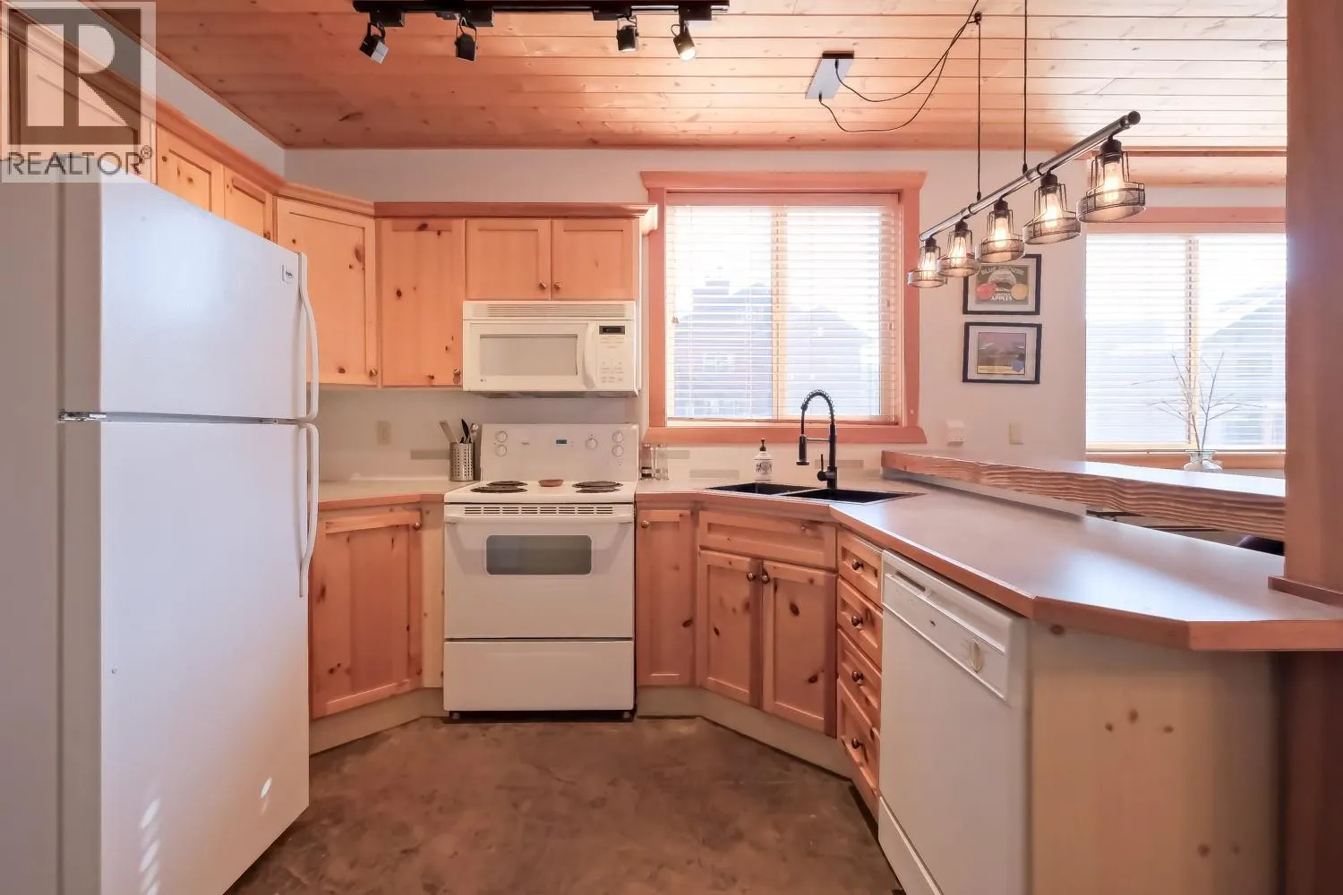 110 CLEARVIEW Crescent Unit# 103