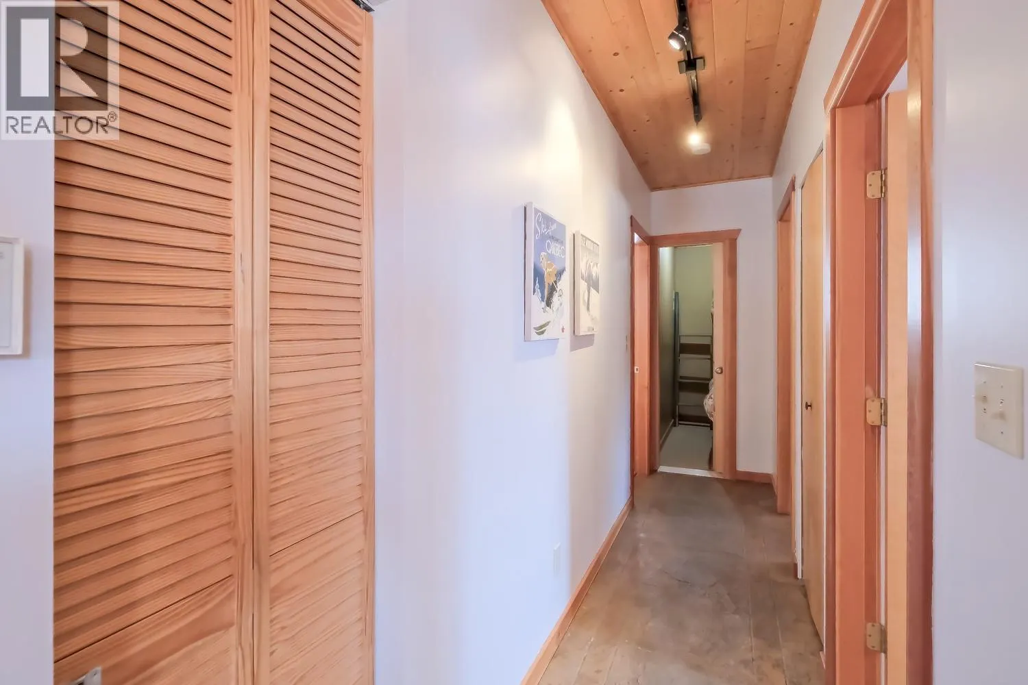110 CLEARVIEW Crescent Unit# 103