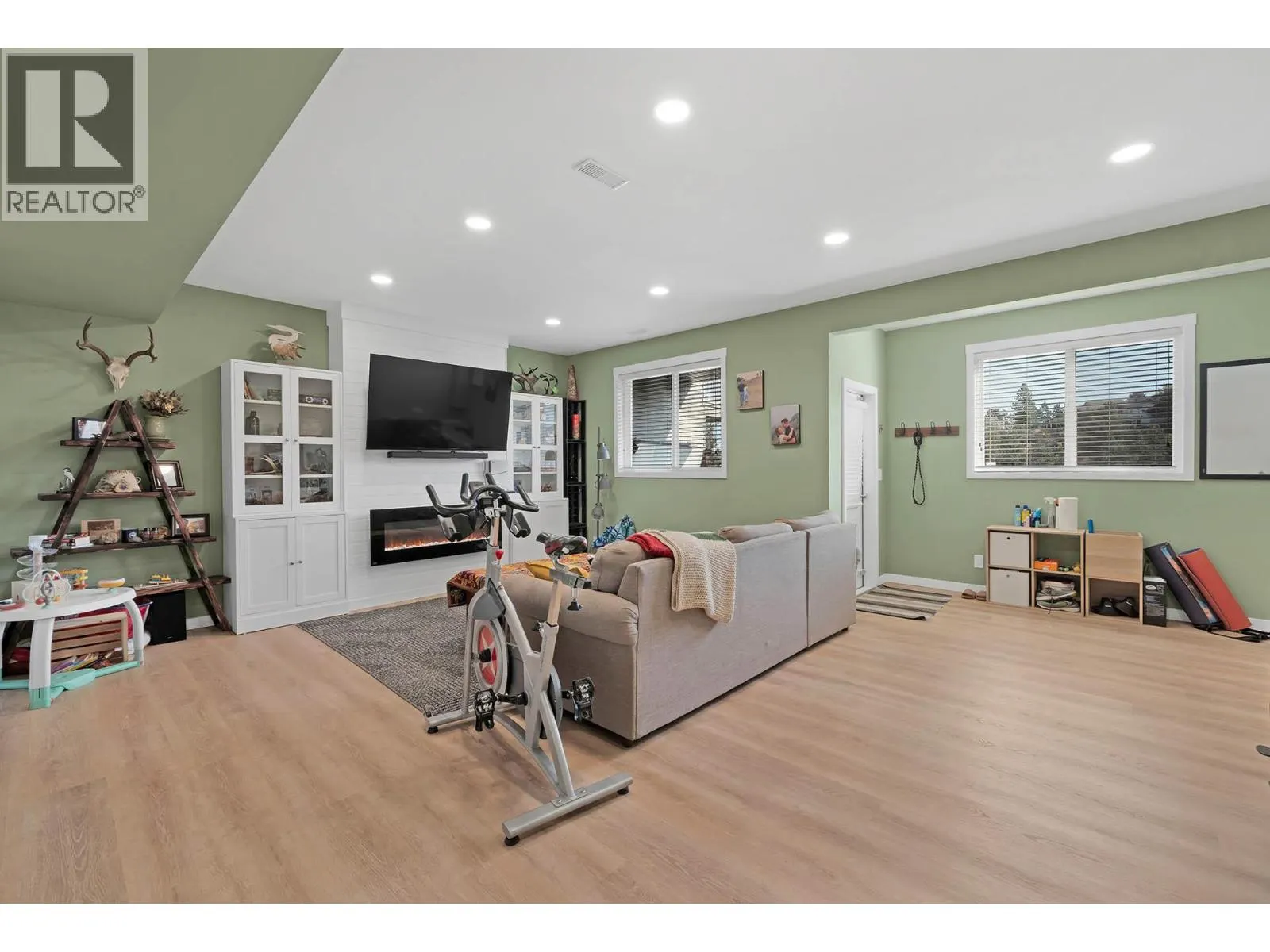 2046 ROBSON Place Unit# 49