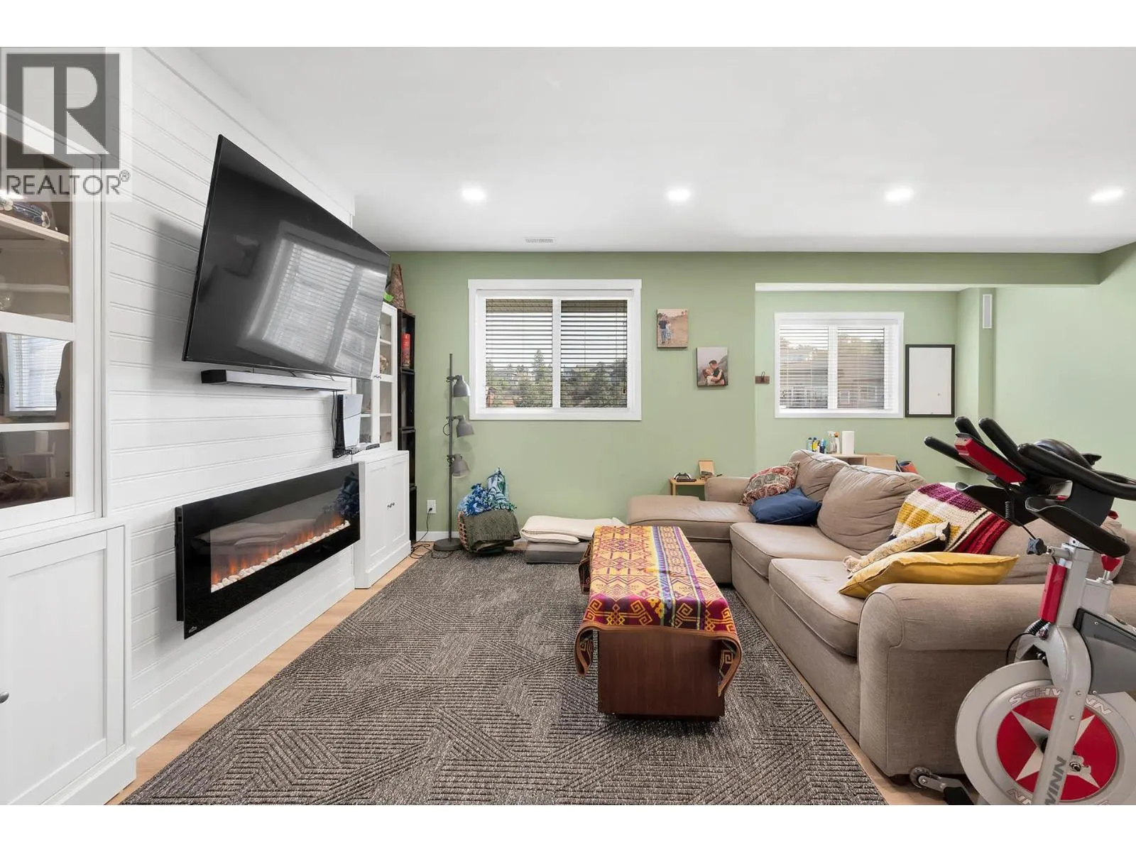 2046 ROBSON Place Unit# 49