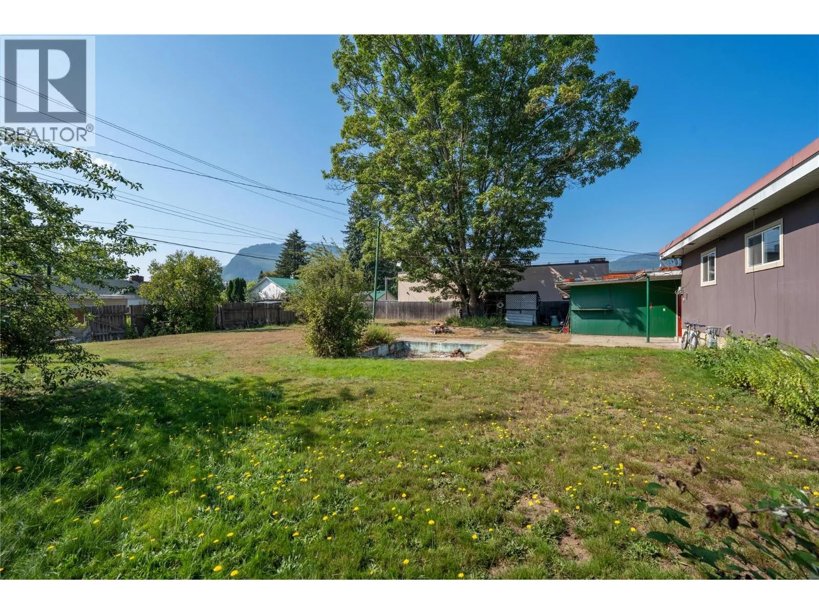 1003 Victoria Road