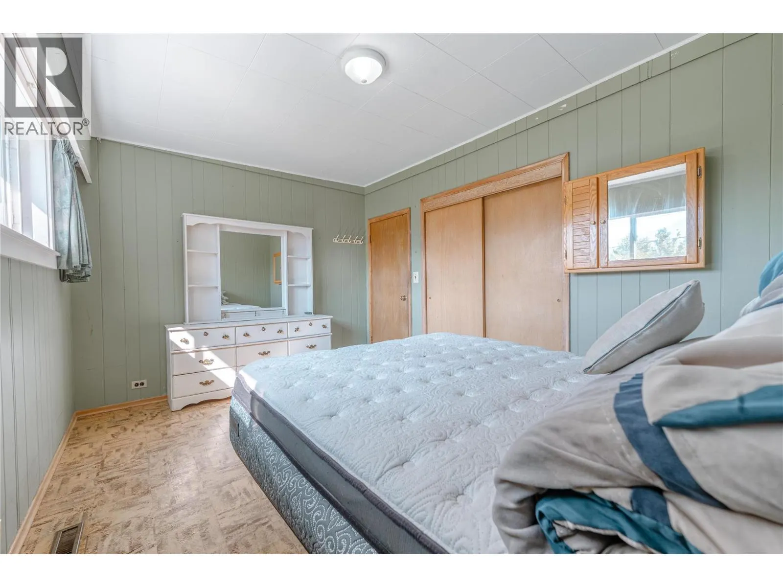1003 Victoria Road