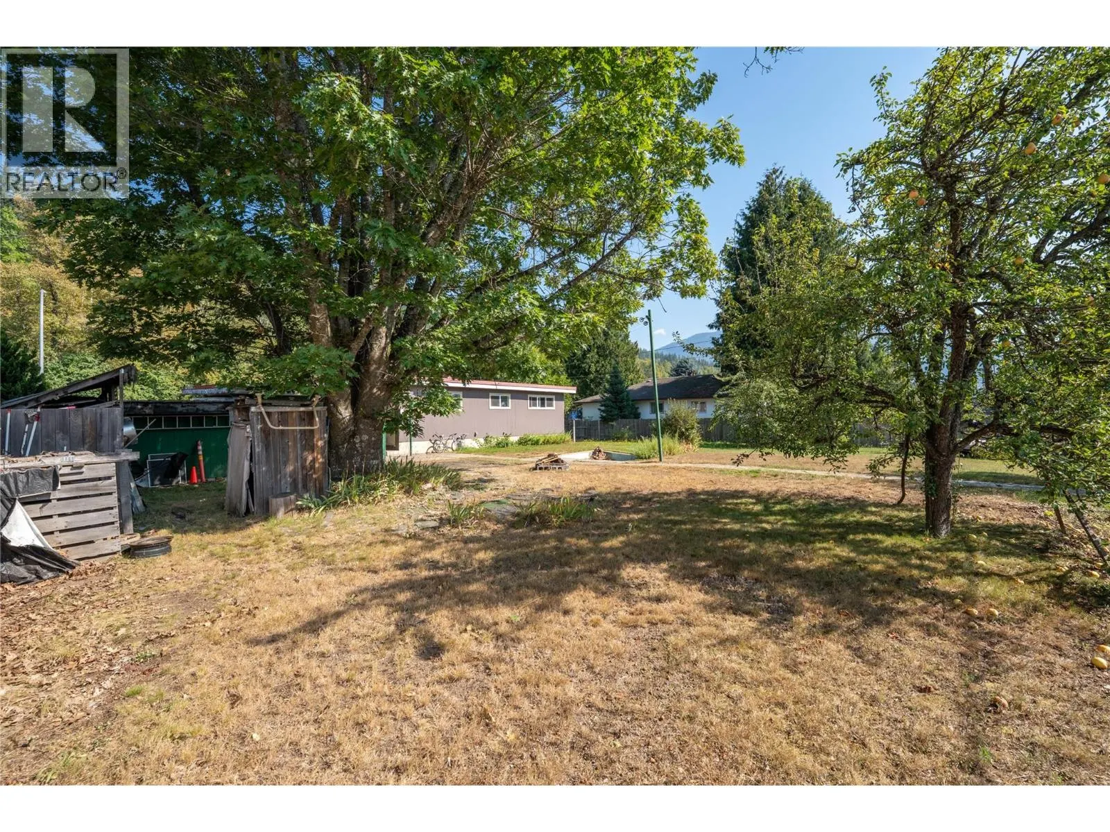 1003 Victoria Road