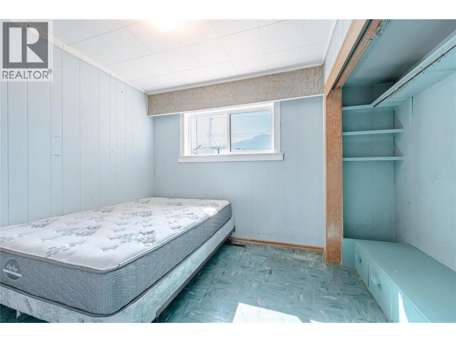 1003 Victoria Road