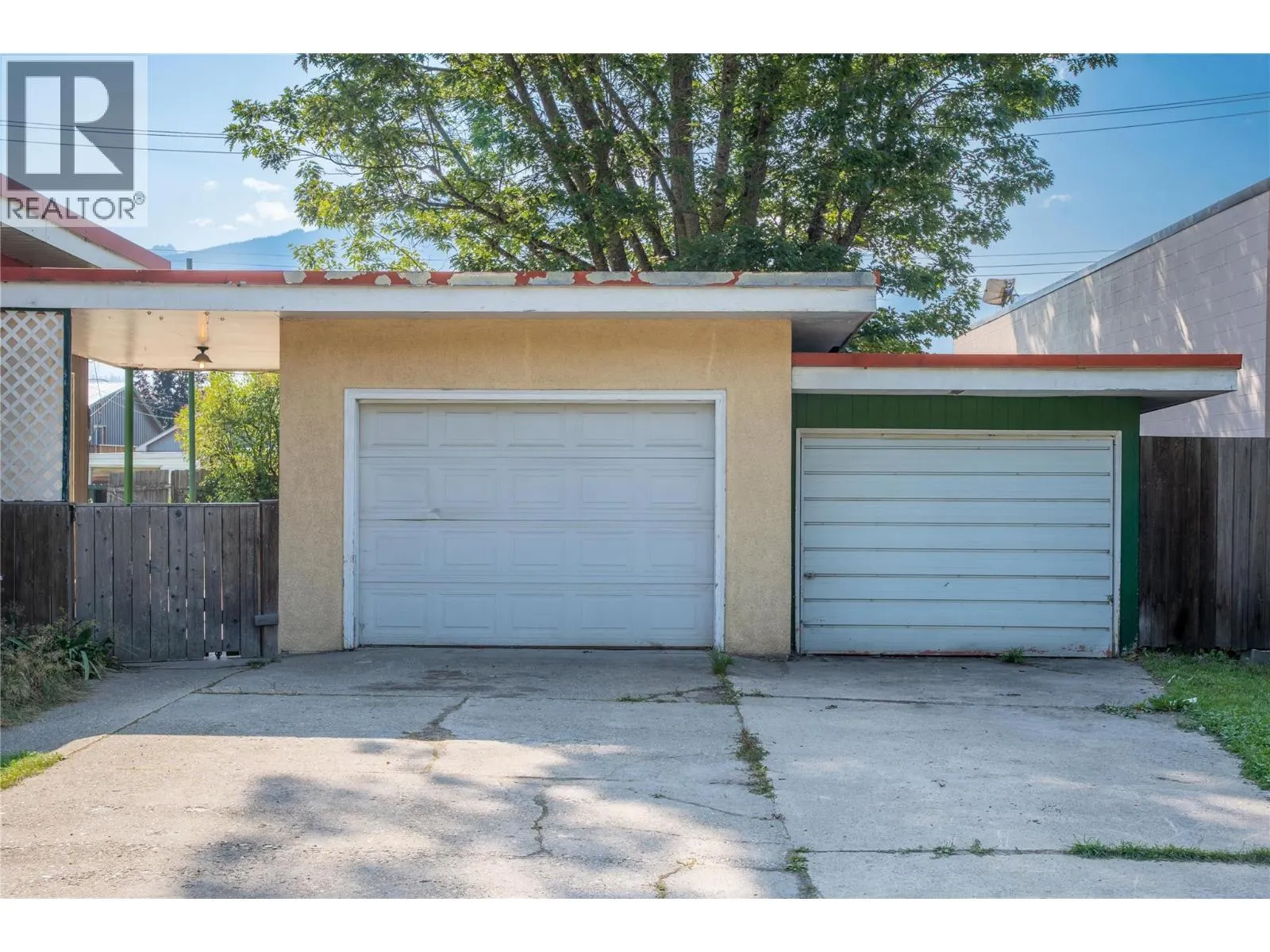1003 Victoria Road