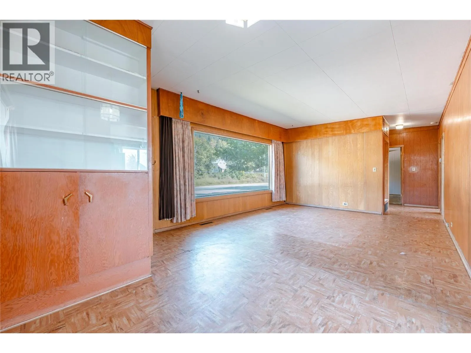 1003 Victoria Road