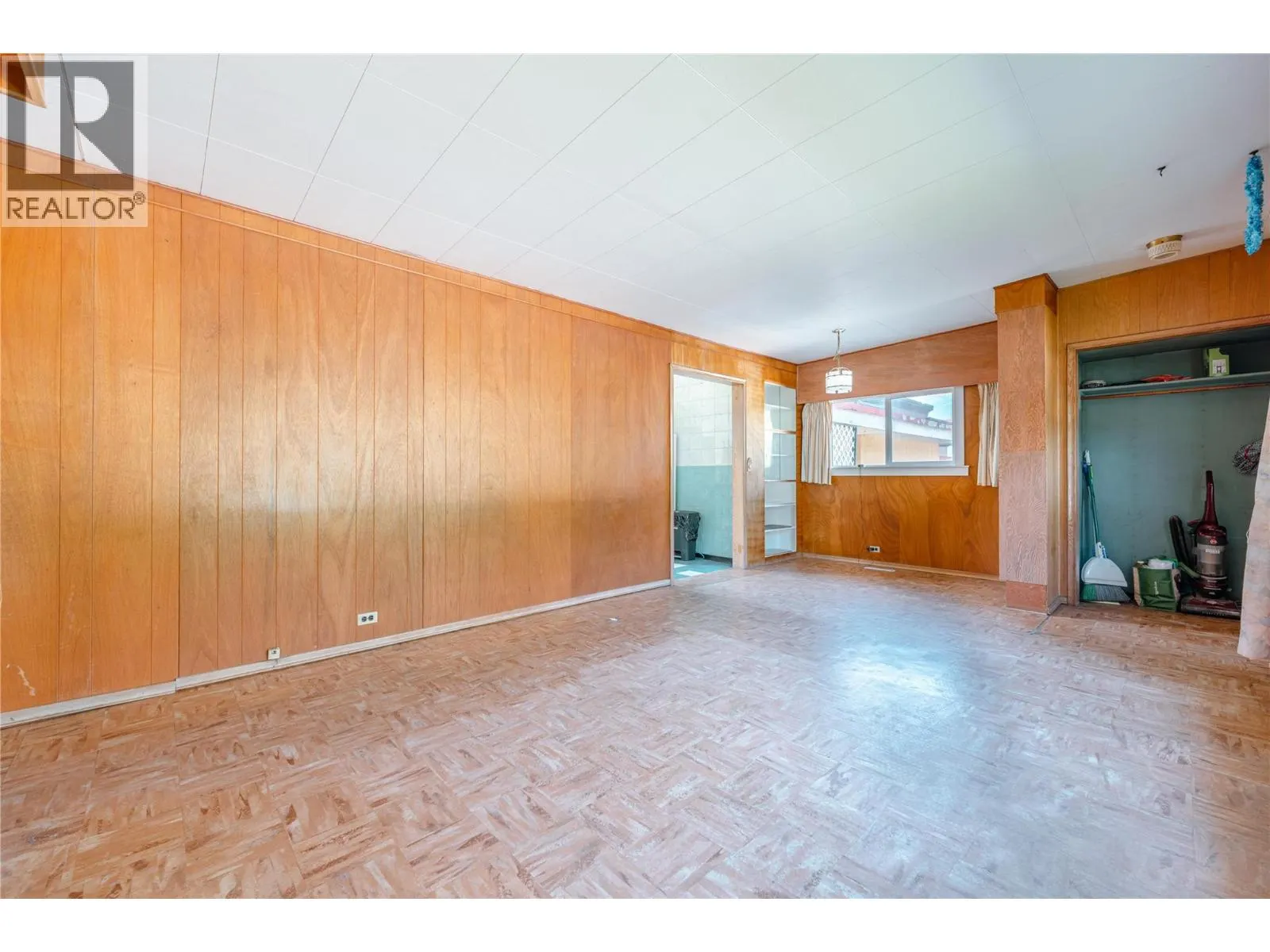 1003 Victoria Road