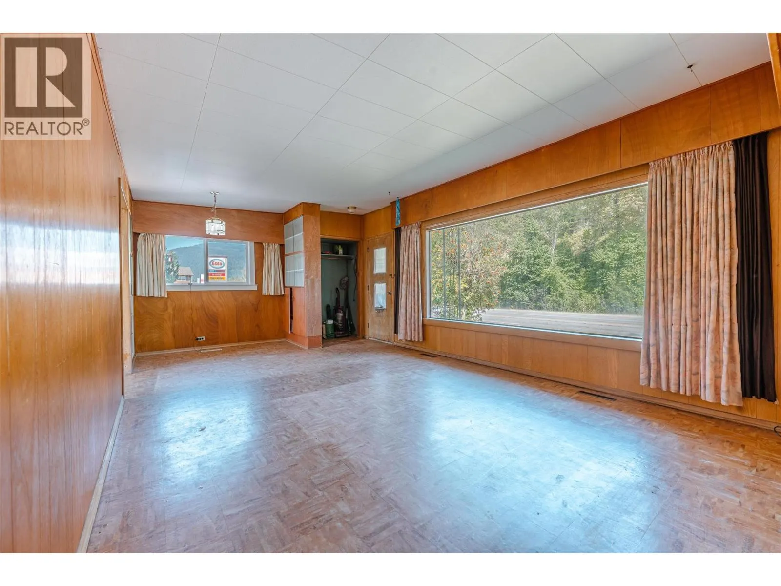 1003 Victoria Road