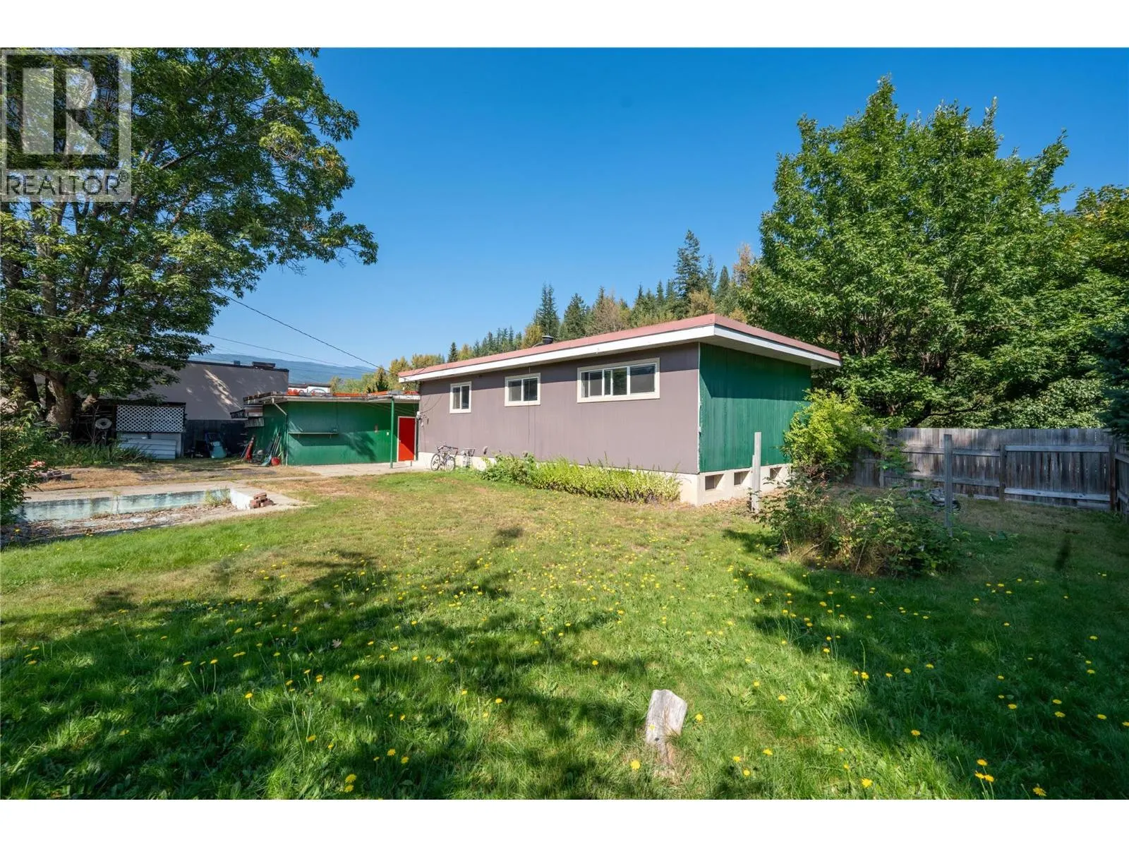1003 Victoria Road