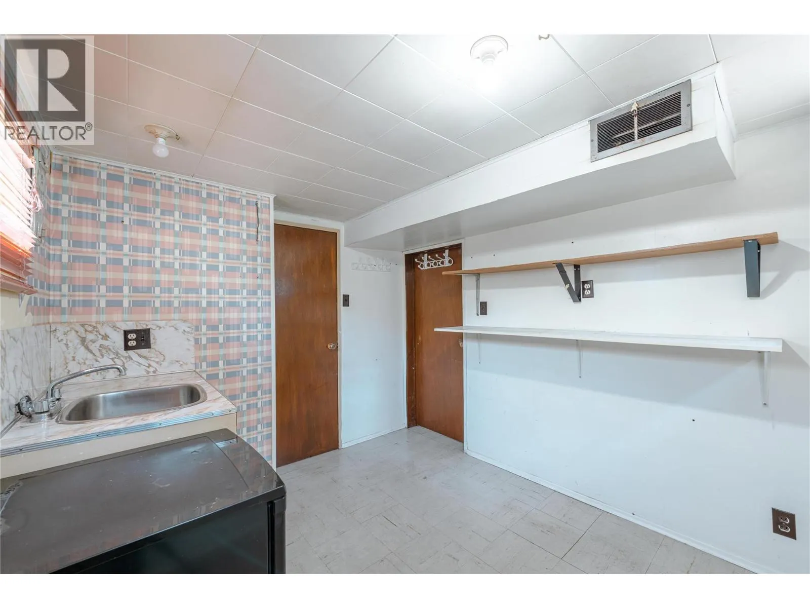 1003 Victoria Road