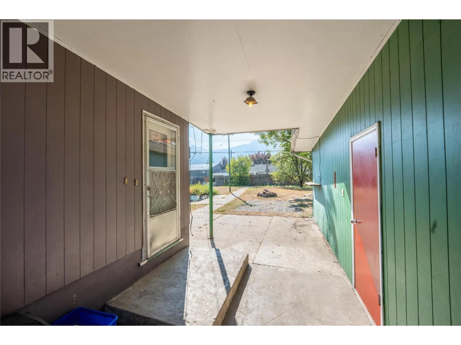 1003 Victoria Road