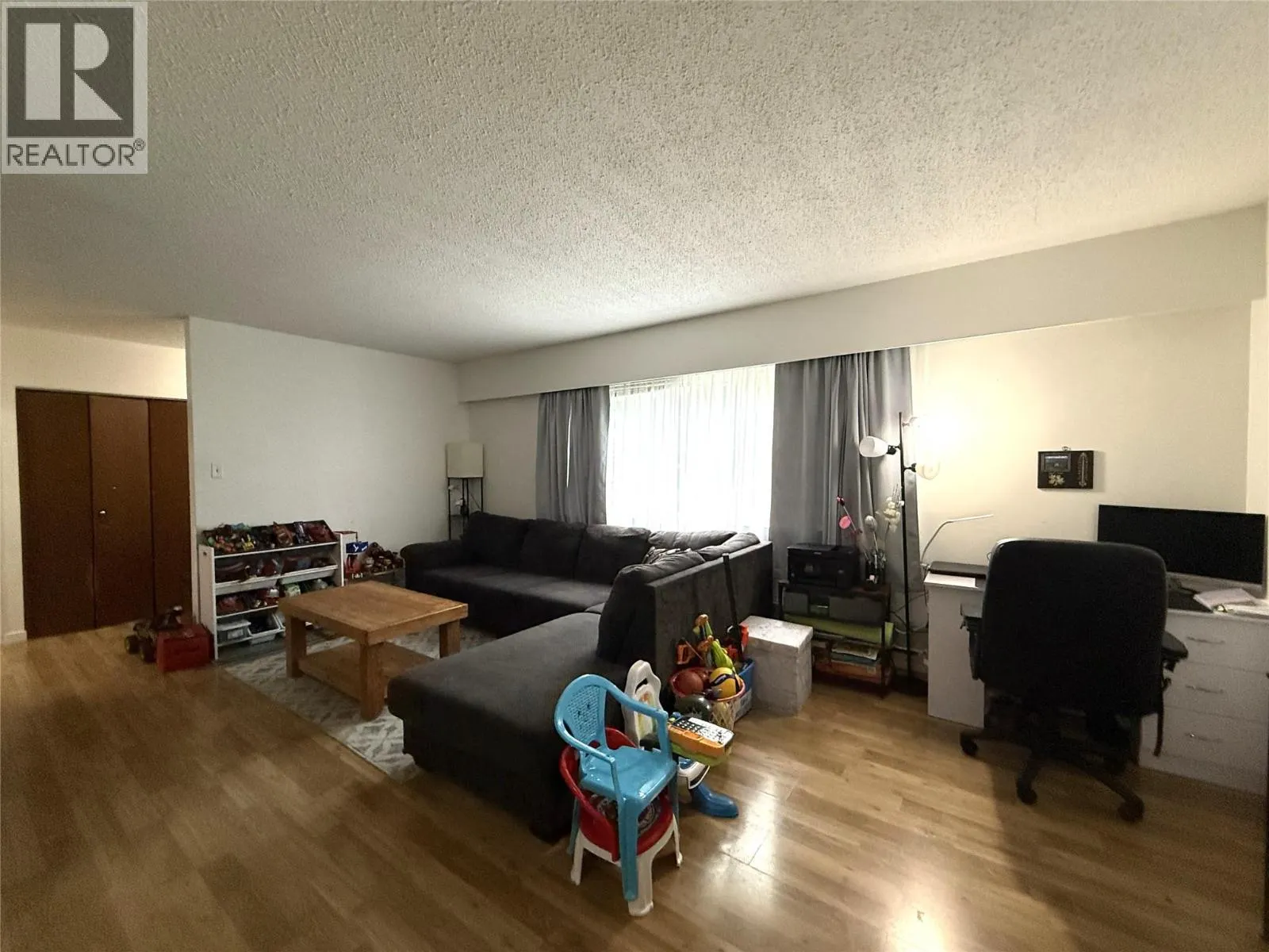 455 Richards Street W
