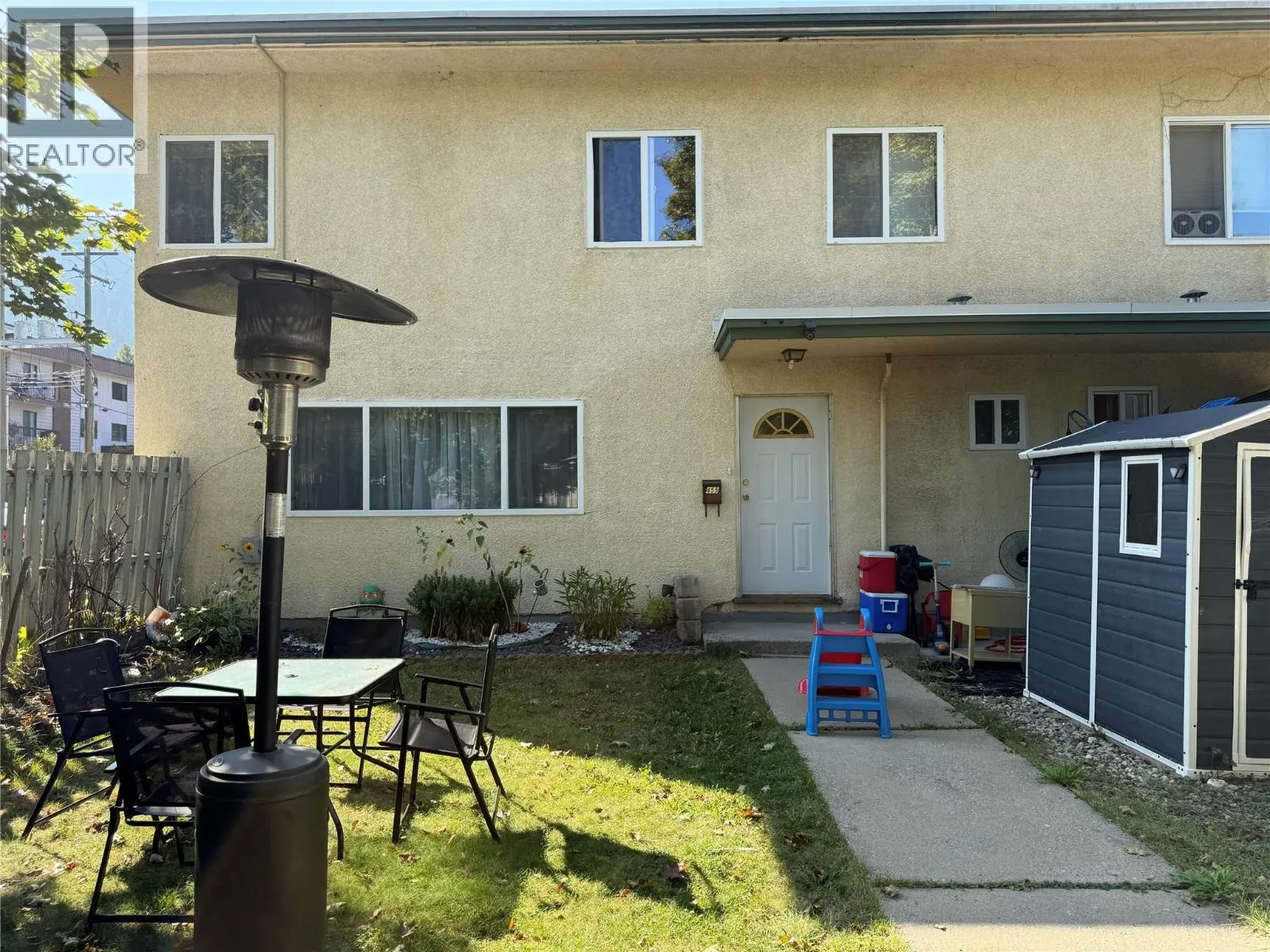 455 Richards Street W