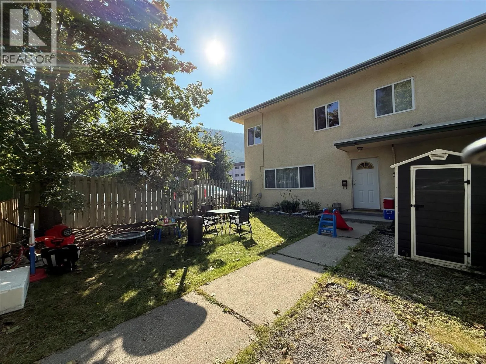 455 Richards Street W