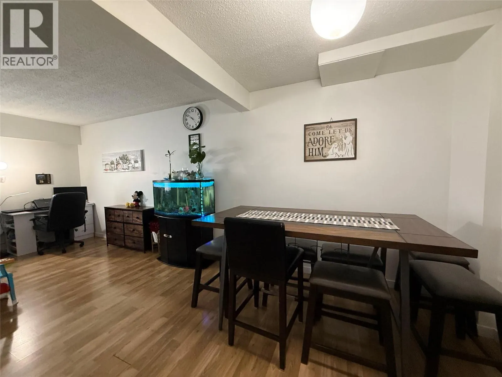 455 Richards Street W
