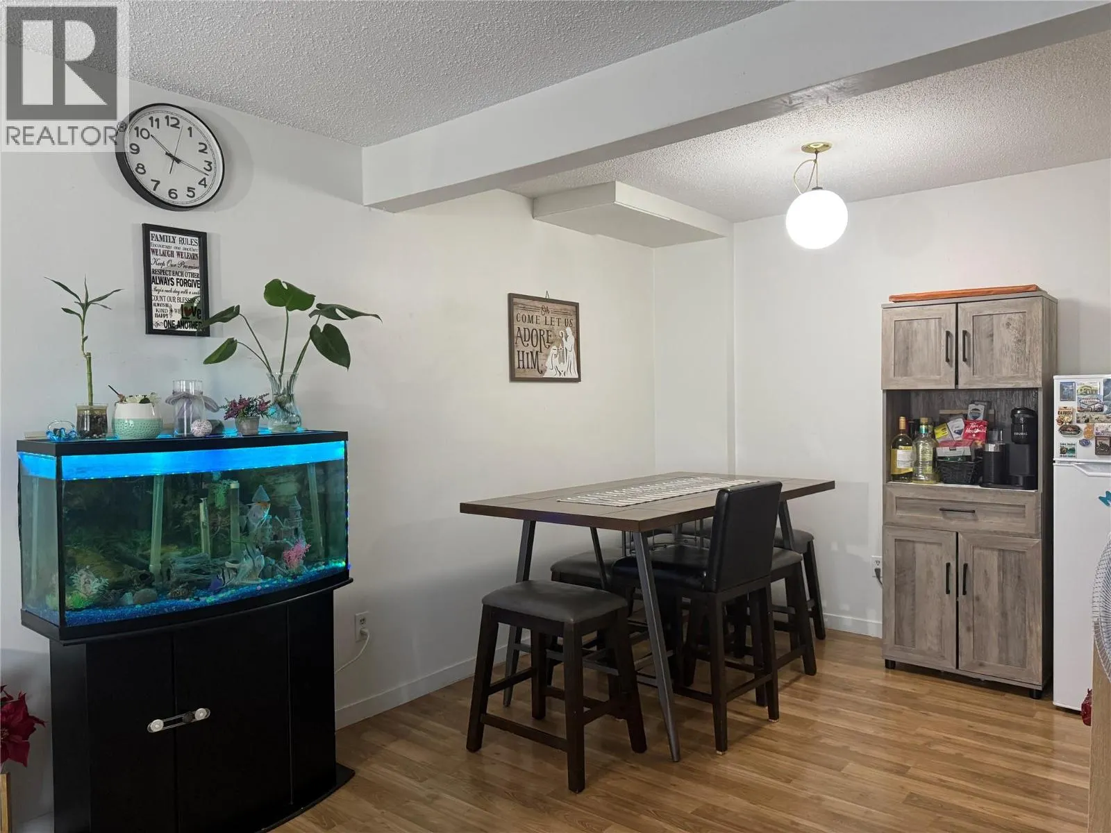 455 Richards Street W