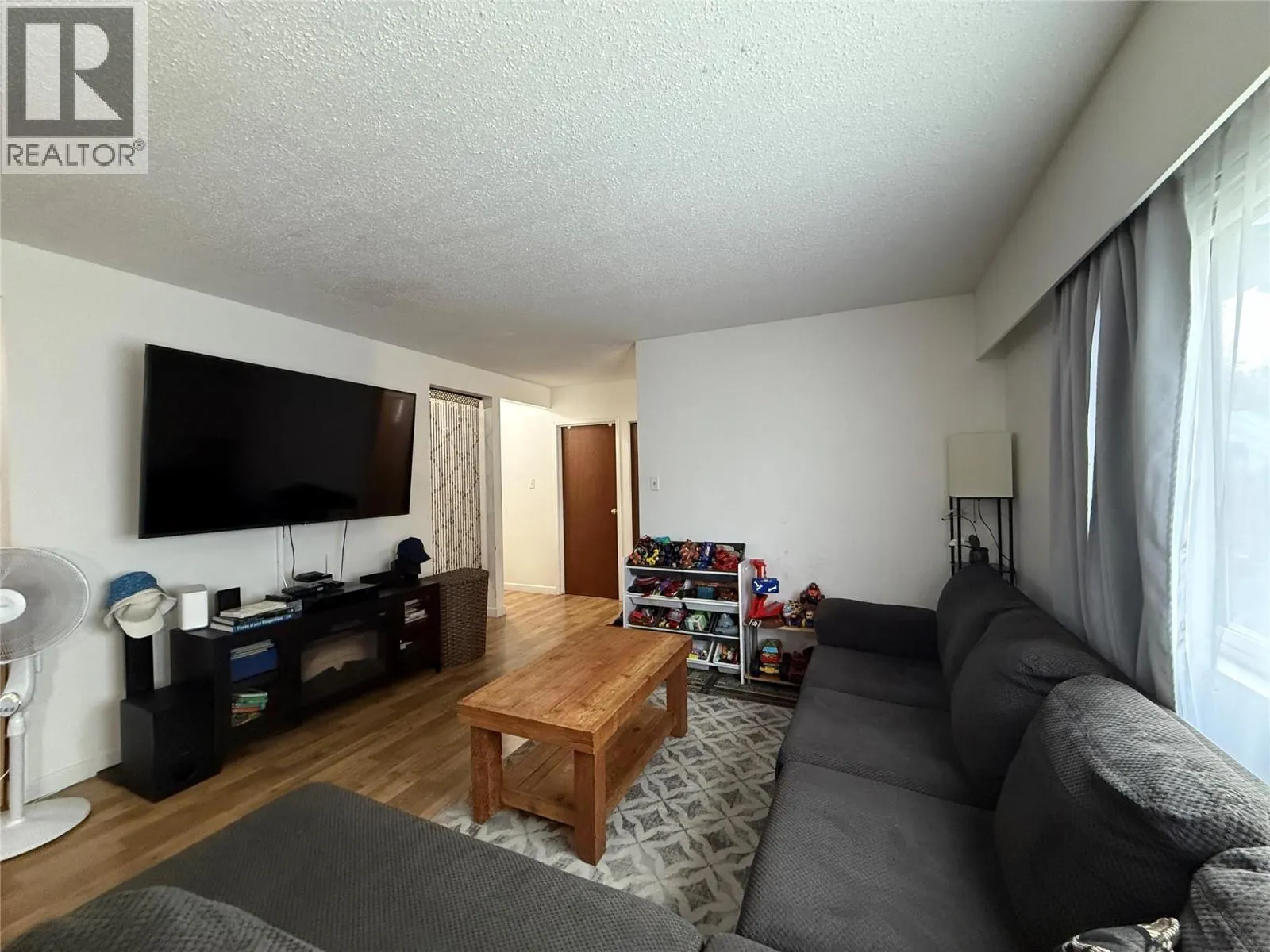455 Richards Street W