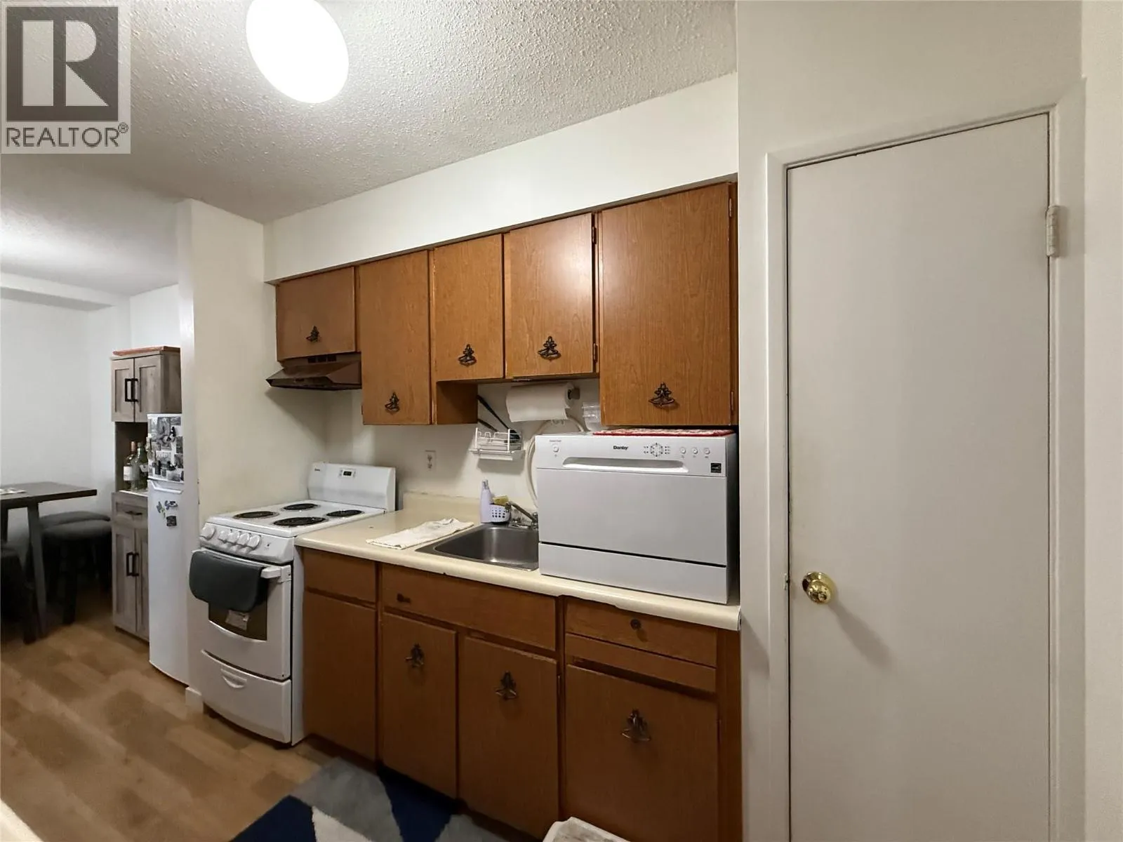 455 Richards Street W