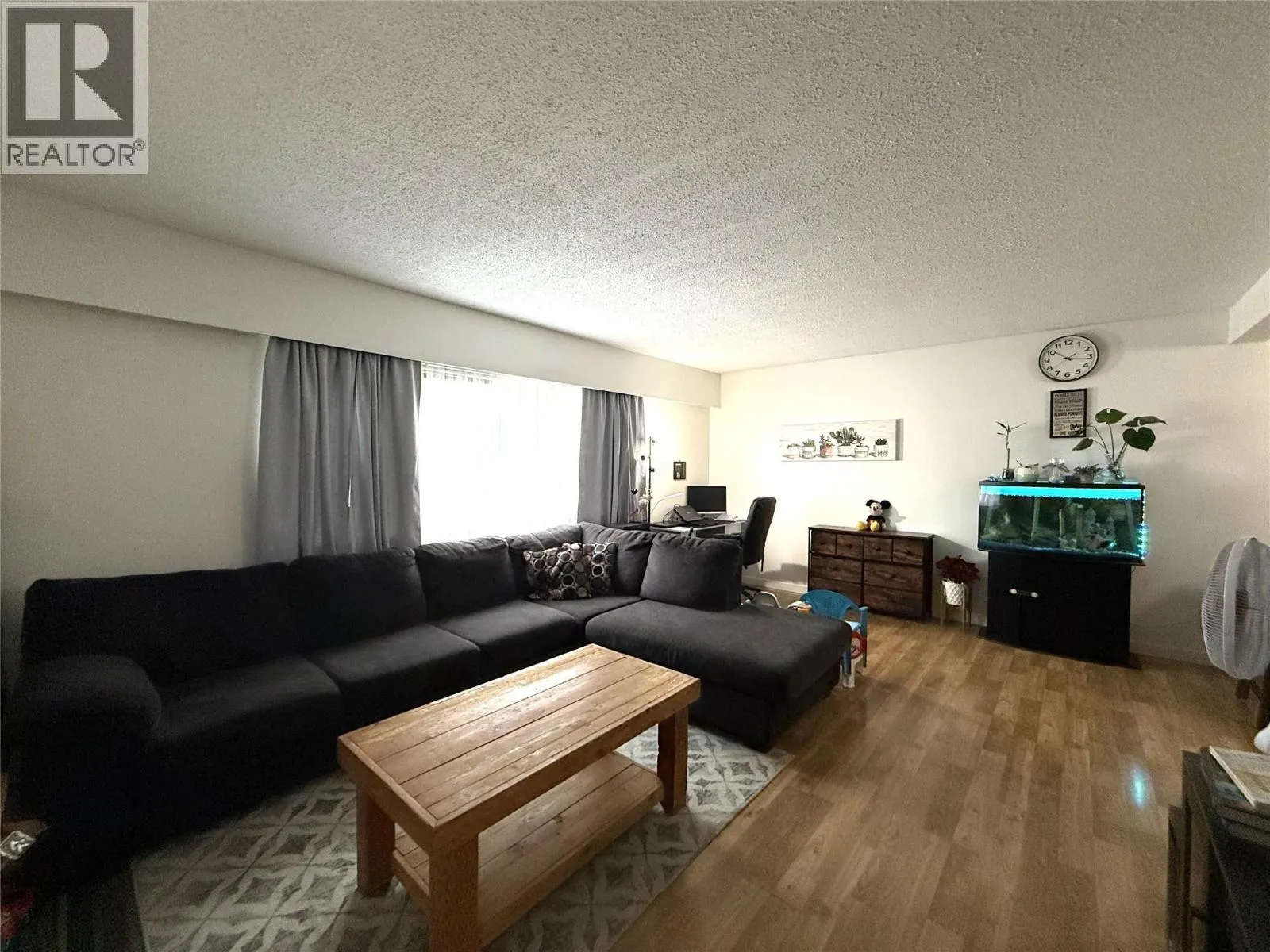 455 Richards Street W