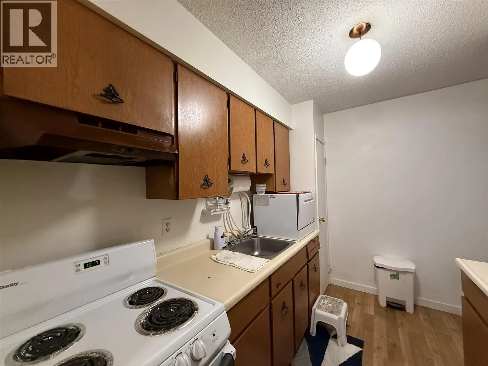455 Richards Street W
